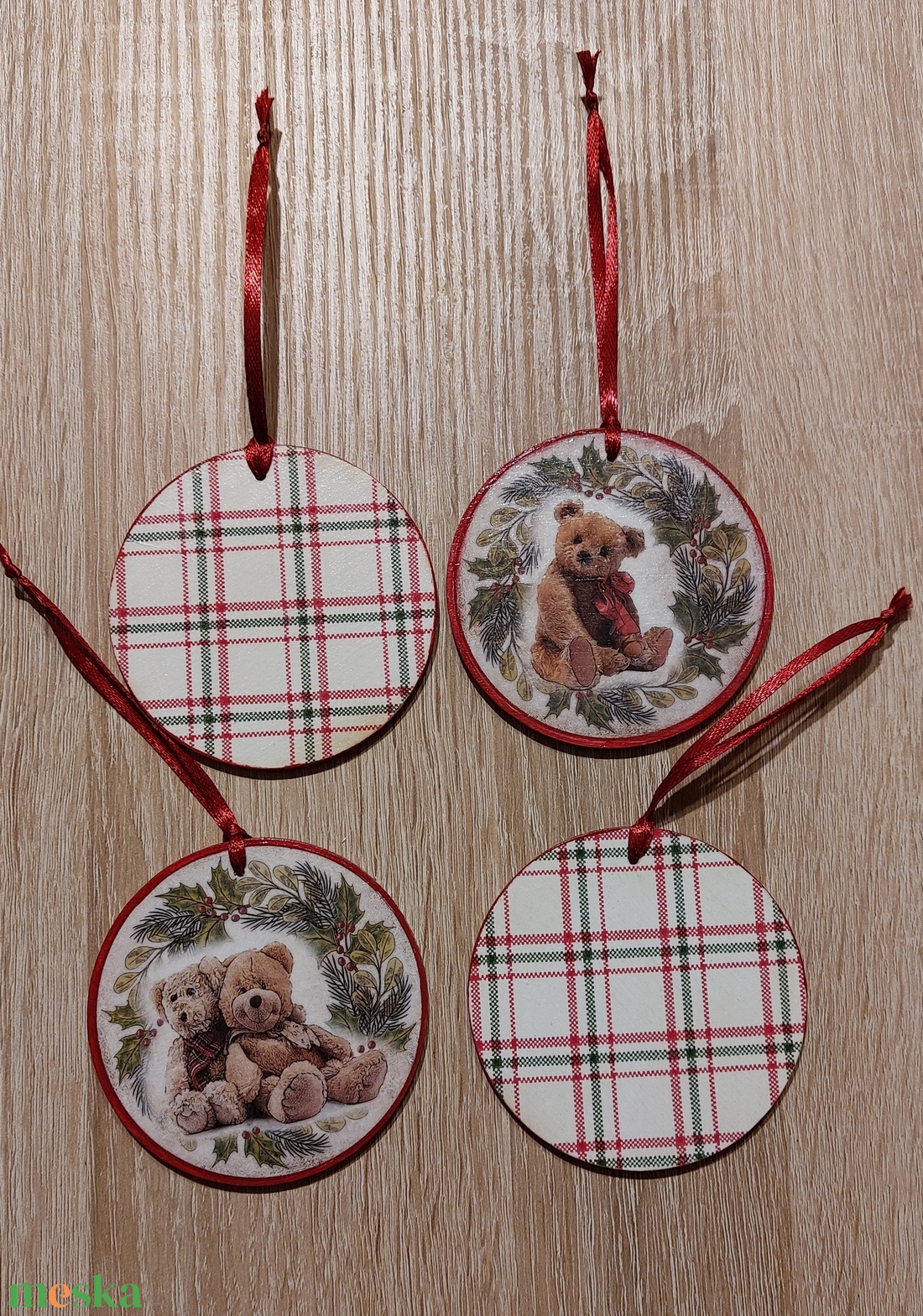 Karácsonyi doboz díszekkel - karácsony - karácsonyi lakásdekoráció - karácsonyfadíszek - Meska.hu