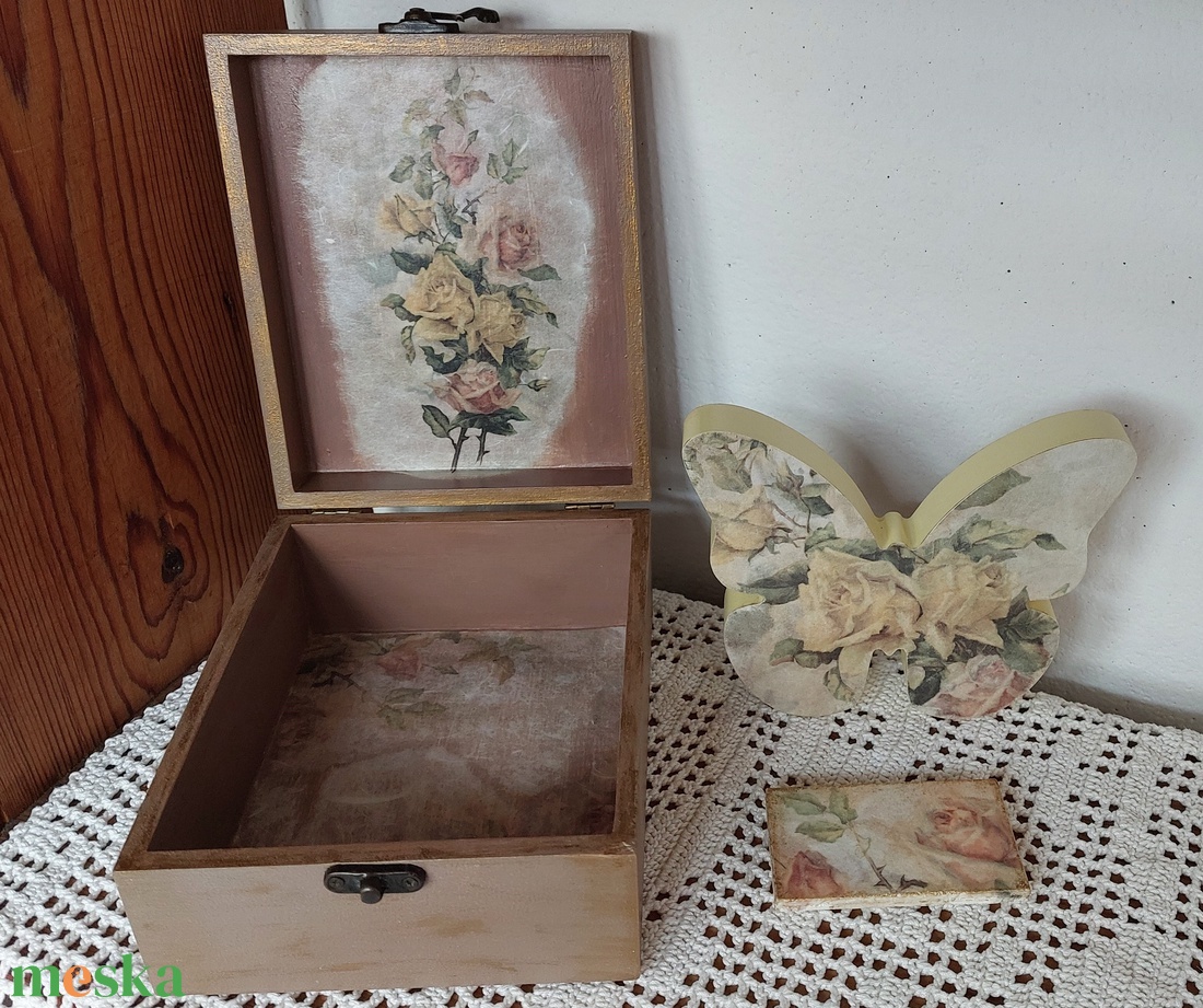 Rózsás doboz, pillangó és hűtőmágnes szett - otthon & életmód - dekoráció - asztal és polc dekoráció - díszdoboz - Meska.hu