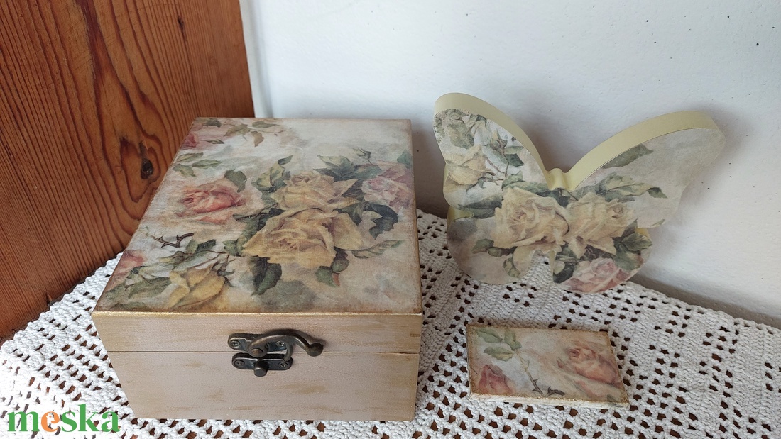 Rózsás doboz, pillangó és hűtőmágnes szett - otthon & életmód - dekoráció - asztal és polc dekoráció - díszdoboz - Meska.hu