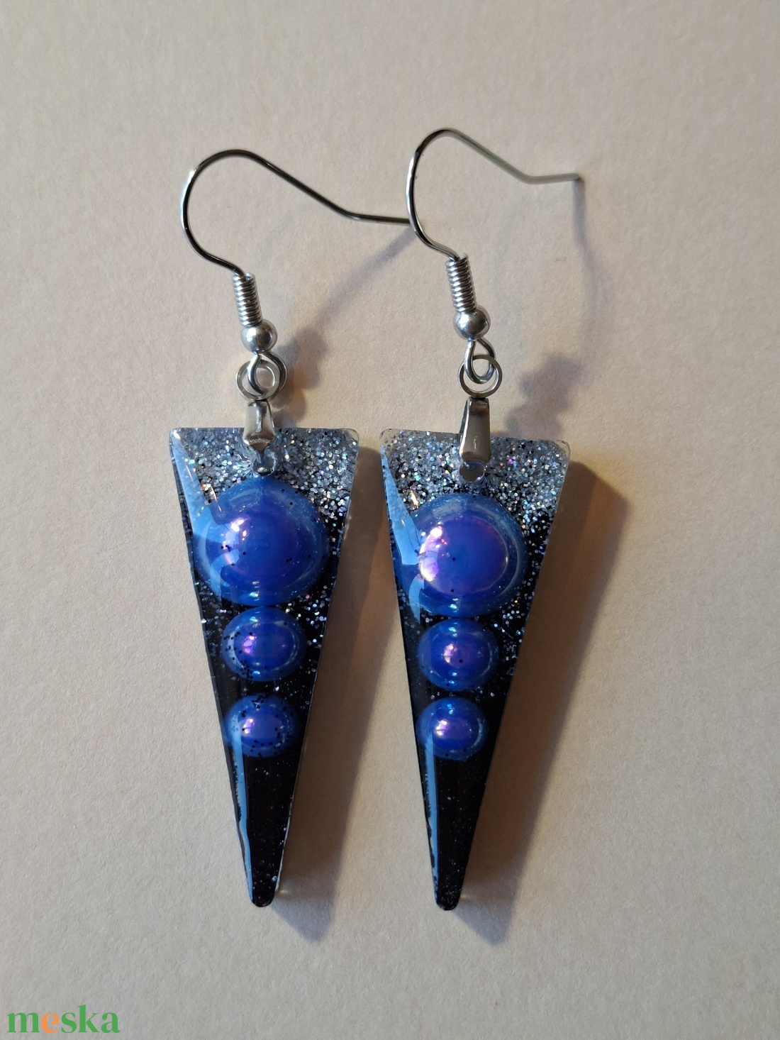 Kékeslila gömbös - fülbevaló - ékszer - fülbevaló - lógó fülbevaló - Meska.hu