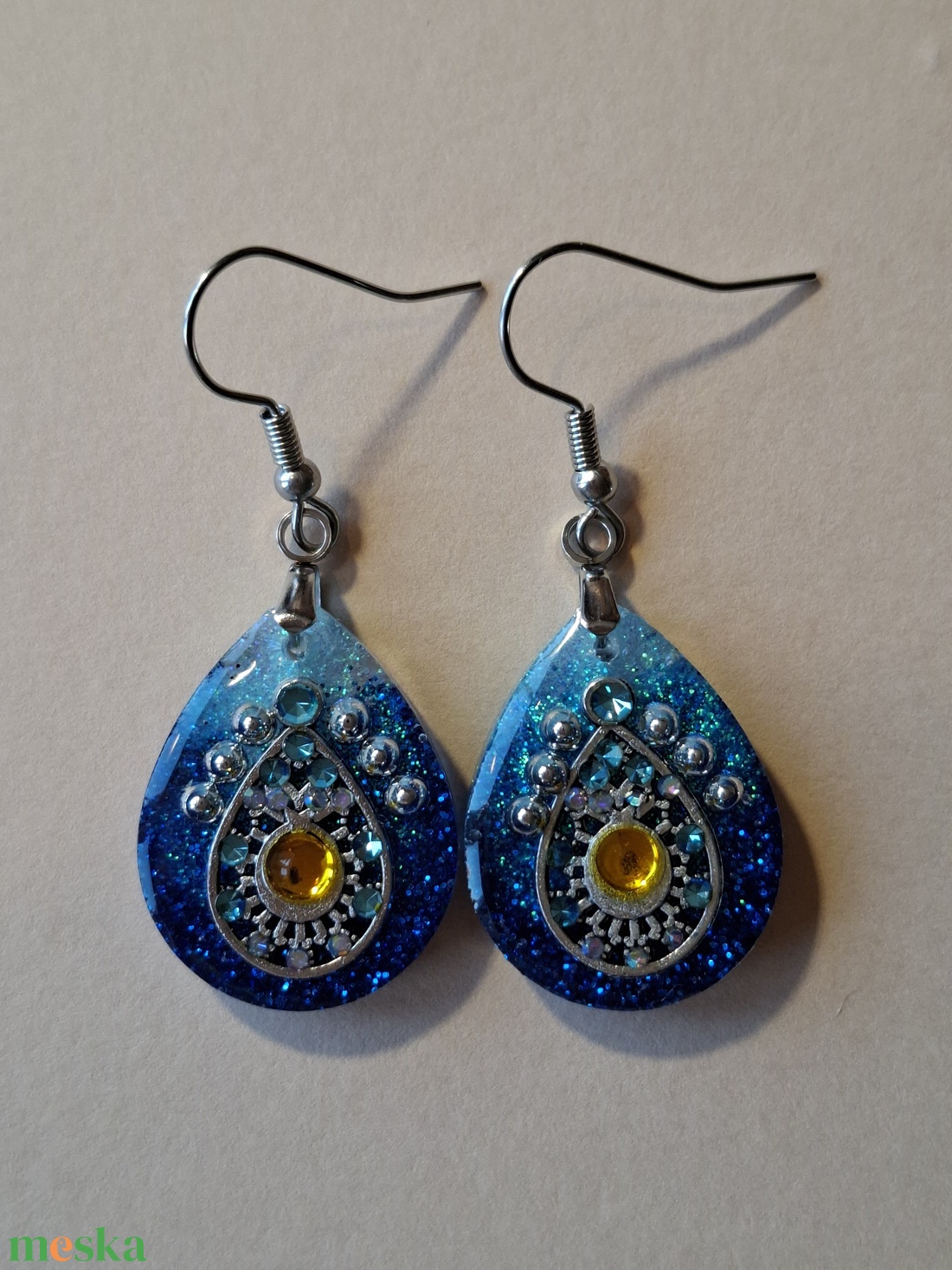 Finom díszítésű - fülbevaló - ékszer - fülbevaló - lógó fülbevaló - Meska.hu