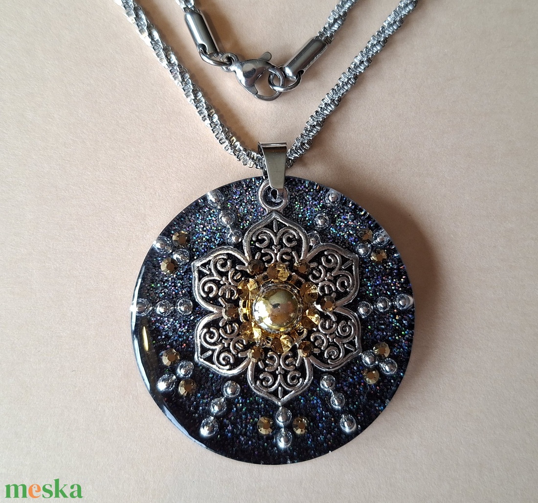 Éjkirálynő - medál - ékszer - nyaklánc - medál - Meska.hu