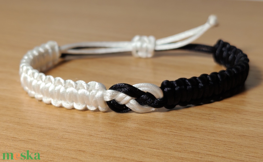 Jin-Jang Makramé Karkötő - ékszer - karkötő - fonott karkötő - Meska.hu