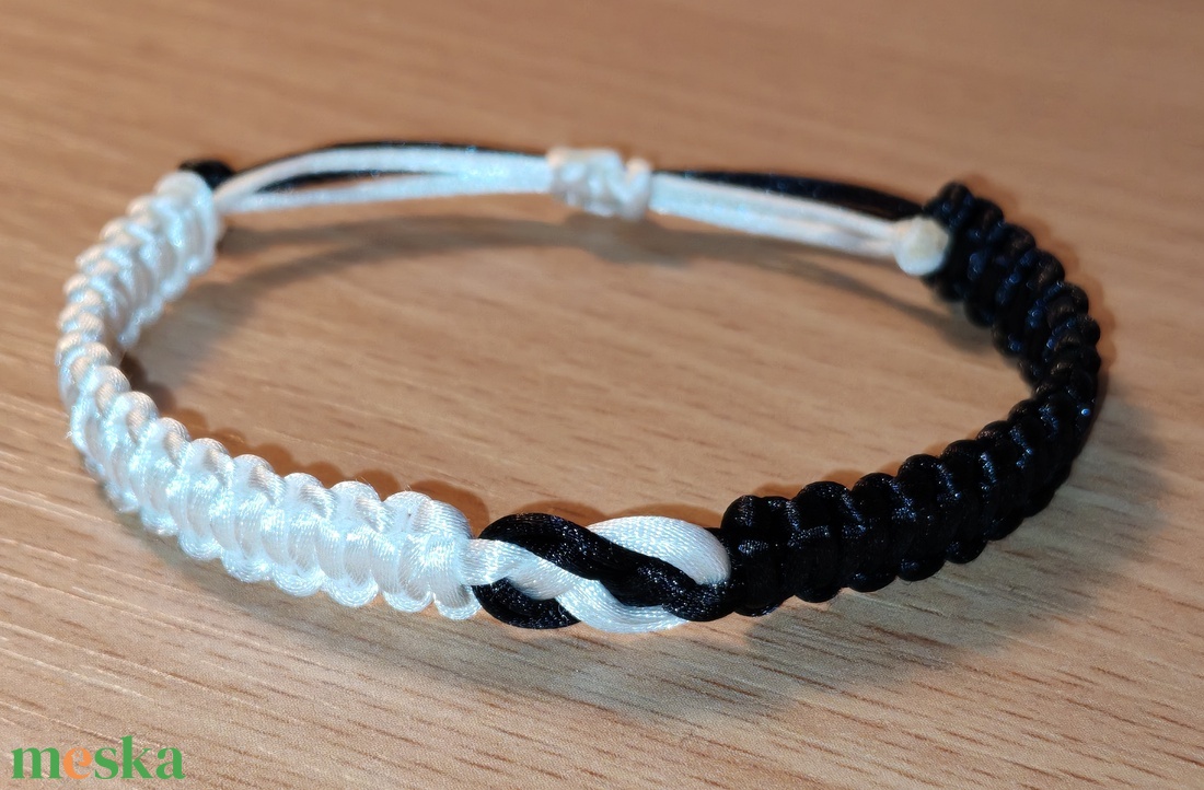 Jin-Jang Makramé Karkötő - ékszer - karkötő - fonott karkötő - Meska.hu