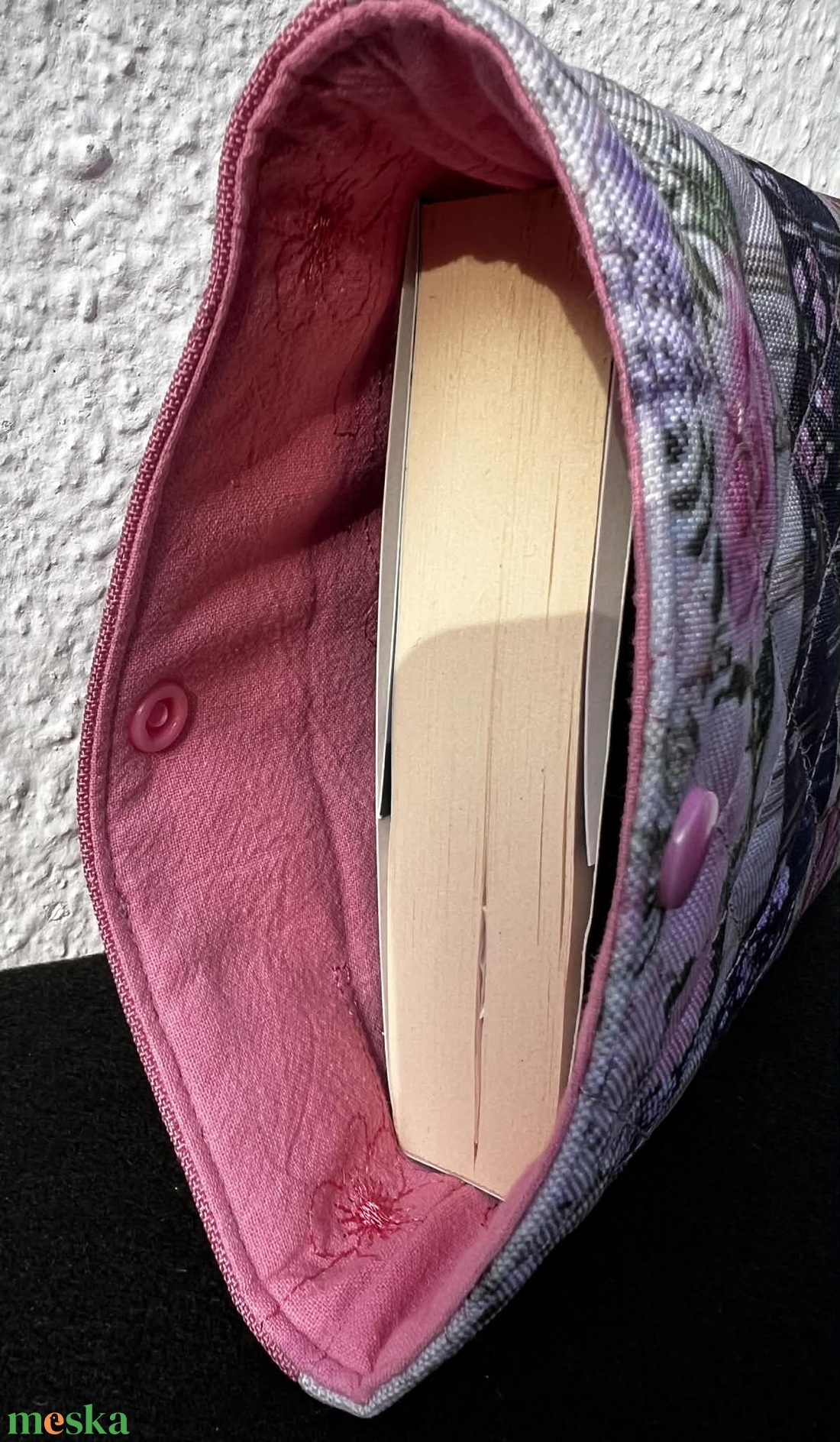 Rózsaszínű könyves-virágos mintás könyvtok vízálló anyagból - könyv & zene - könyvtok - Meska.hu