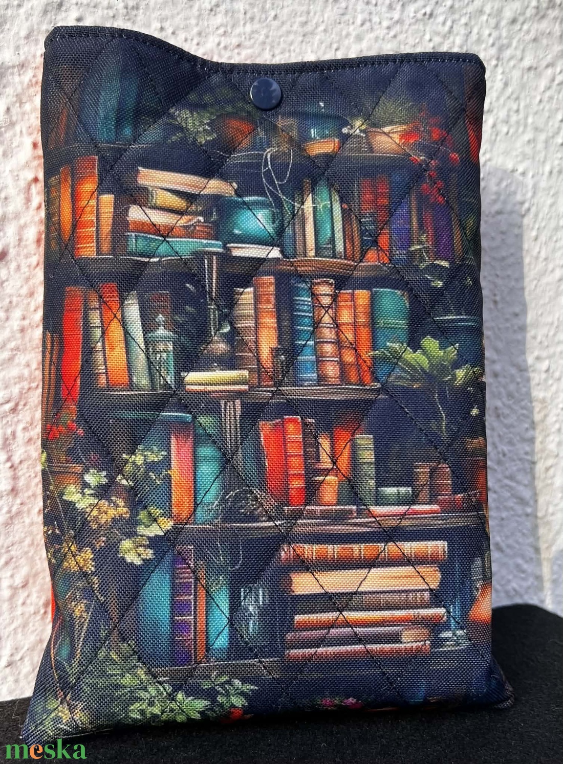 Különleges könyves-virágos mintás könyvtok vízálló anyagból - könyv & zene - könyvtok - Meska.hu