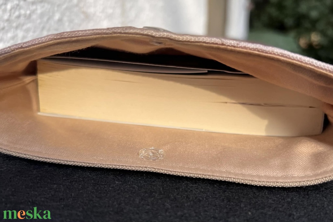 Különleges könyves-virágos mintás könyvtok vízálló anyagból - könyv & zene - könyvtok - Meska.hu