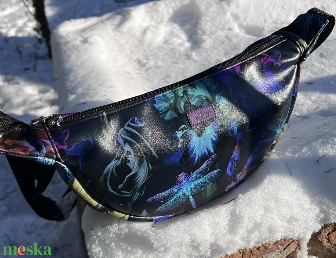 Divatos félhold alakú táska - táska & tok - kézitáska & válltáska - vállon átvethető táska - Meska.hu