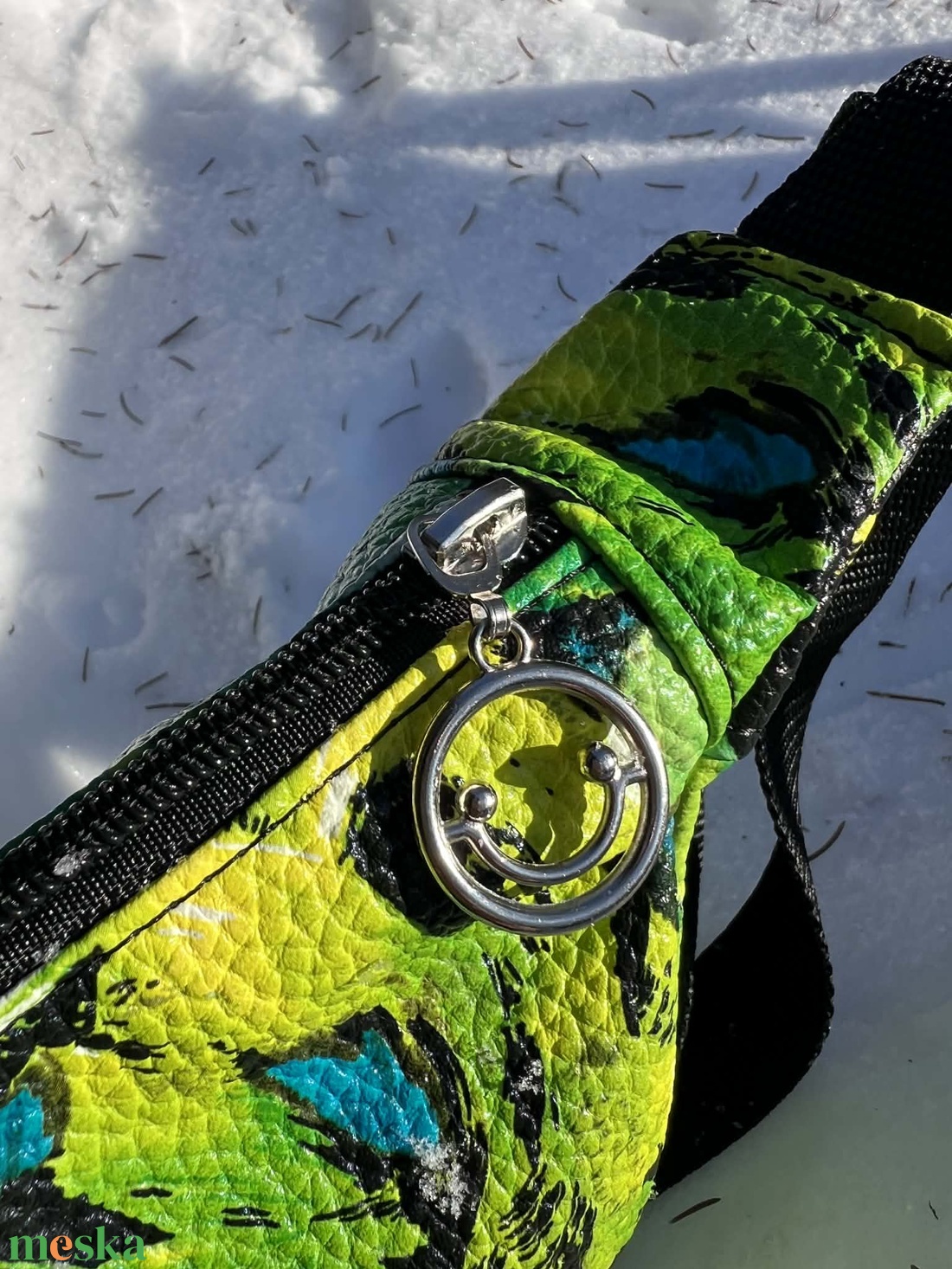 Különleges félhold alakú táska - táska & tok - kézitáska & válltáska - vállon átvethető táska - Meska.hu