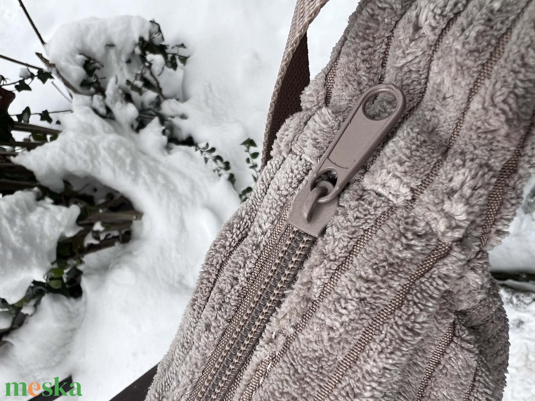 Divatos vastag kordbársonyból készült félhold alakú táska - táska & tok - kézitáska & válltáska - vállon átvethető táska - Meska.hu