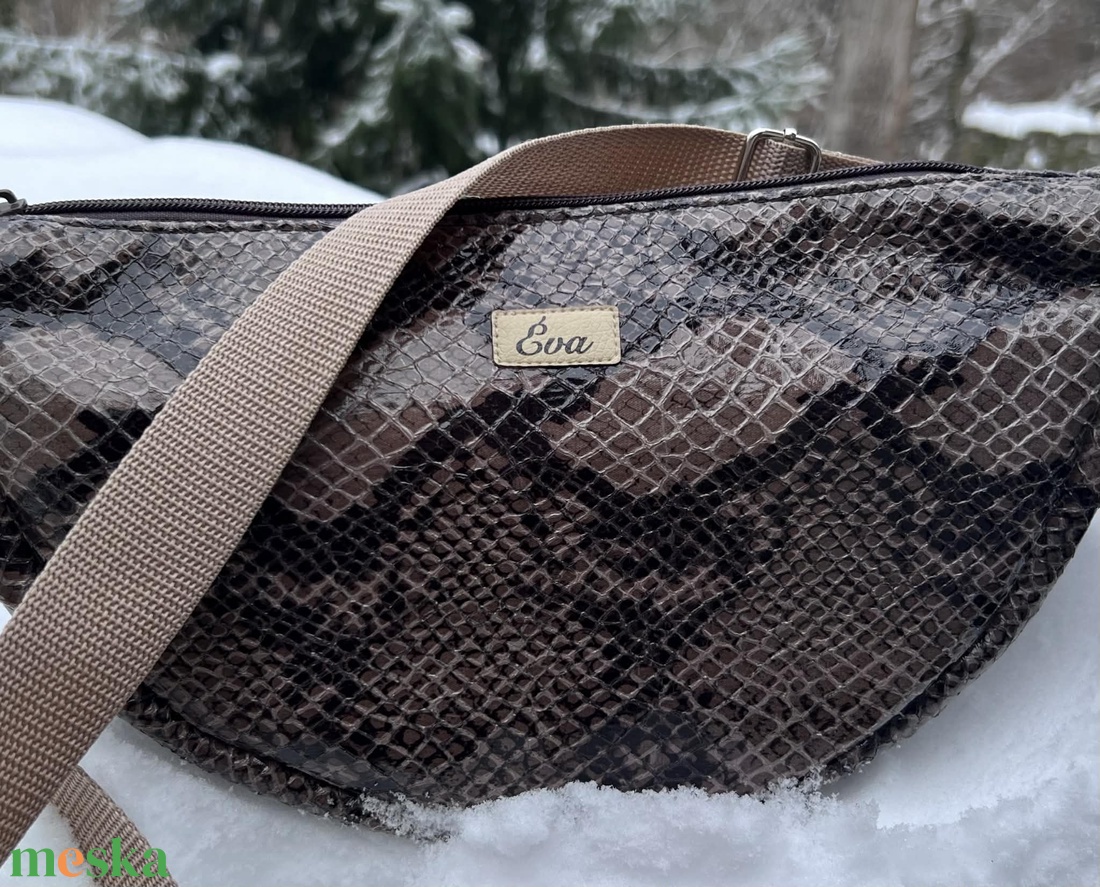 Különleges kígyó mintás félhold táska - táska & tok - kézitáska & válltáska - vállon átvethető táska - Meska.hu