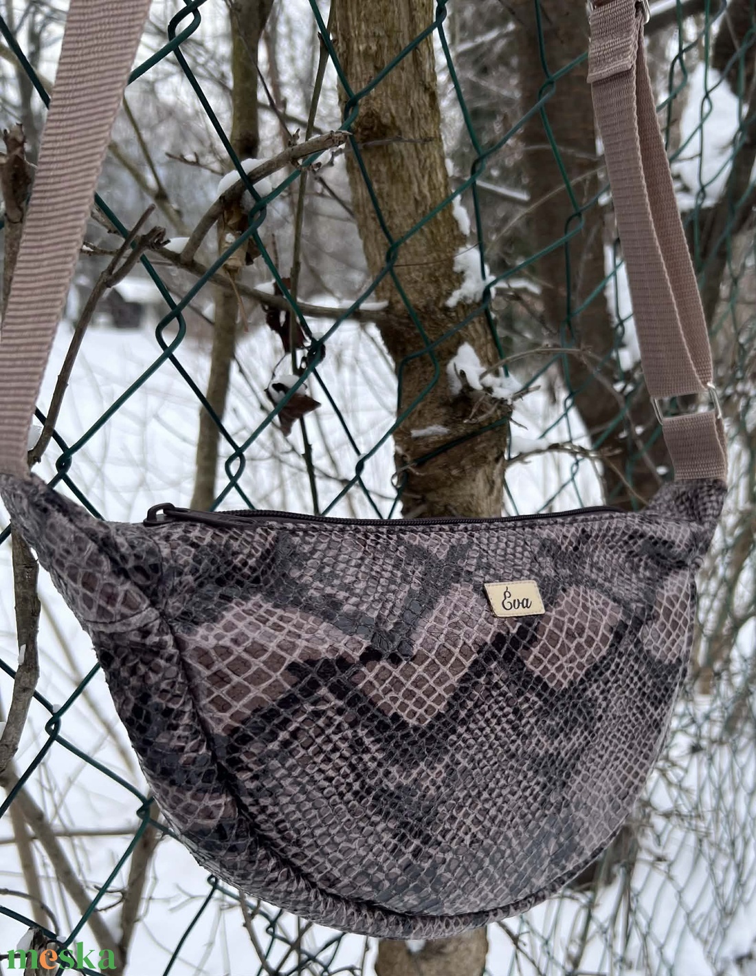 Különleges kígyó mintás félhold táska - táska & tok - kézitáska & válltáska - vállon átvethető táska - Meska.hu