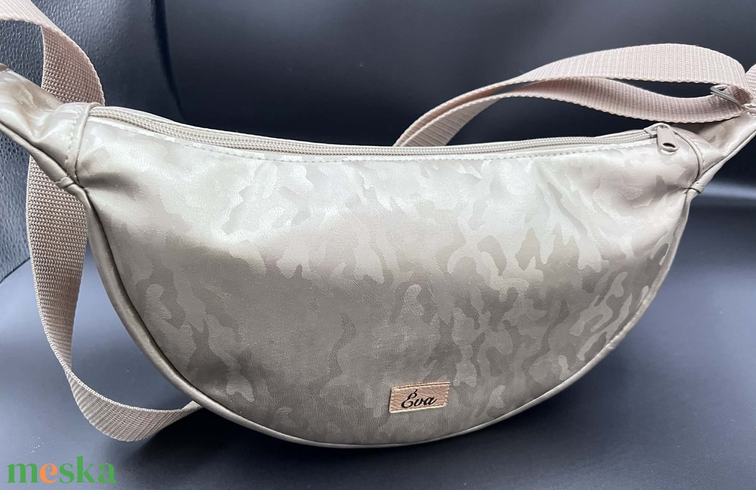 Különleges arany színű terepmintás  félhold alakú táska - táska & tok - kézitáska & válltáska - vállon átvethető táska - Meska.hu