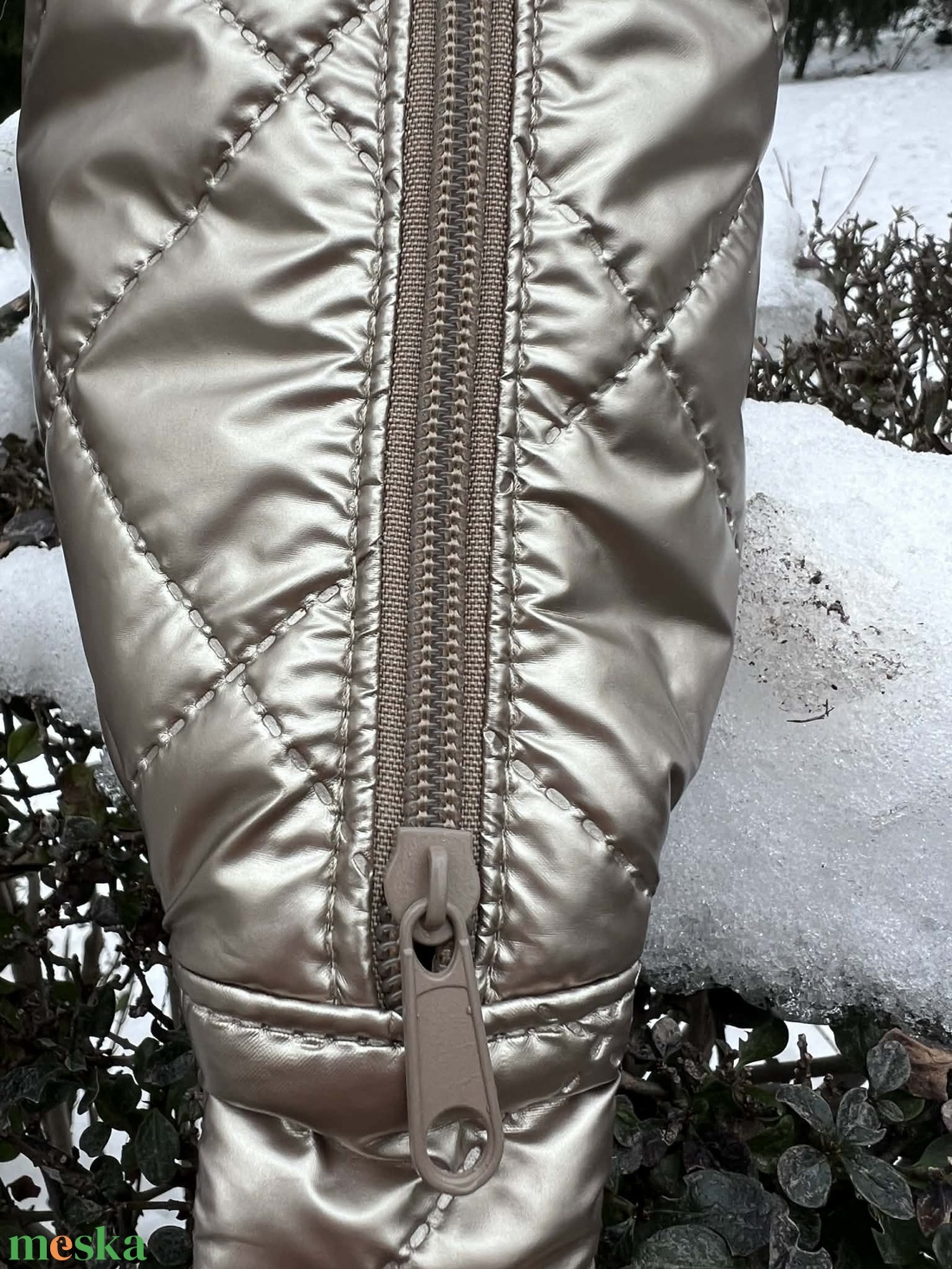 Különleges arany színű steppelt  félhold alakú táska - táska & tok - kézitáska & válltáska - vállon átvethető táska - Meska.hu