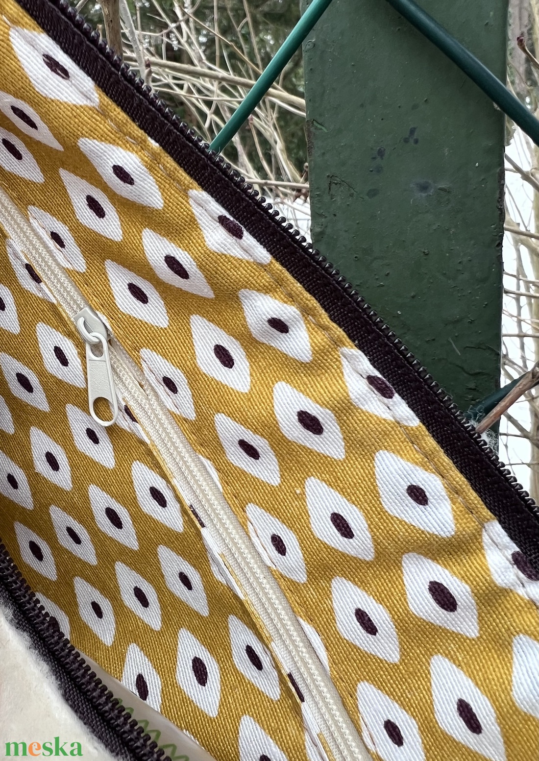 Szőrmés félhold alakú táska - táska & tok - kézitáska & válltáska - válltáska - Meska.hu