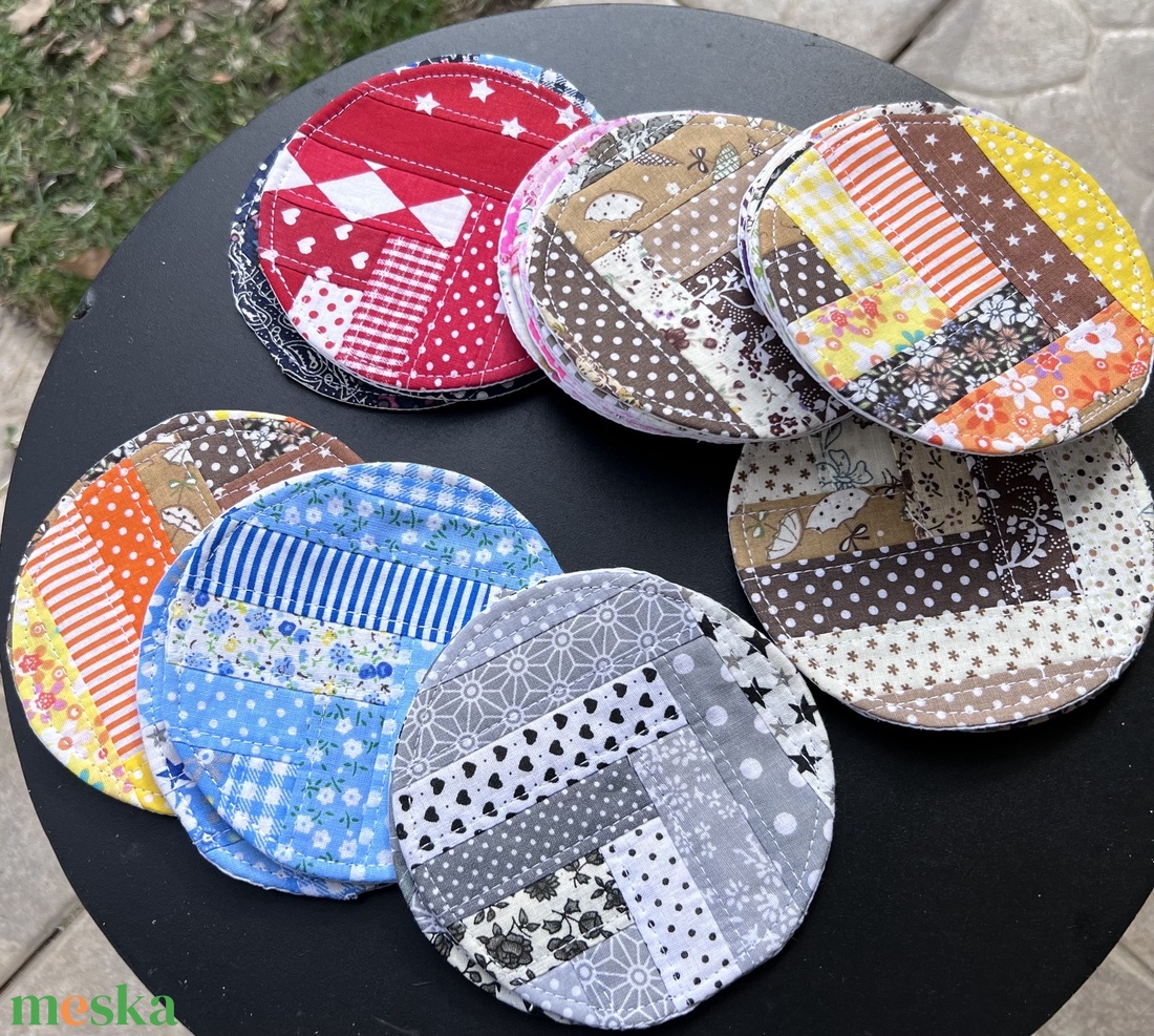 Kerek patchwork poháralátét - otthon & életmód - konyhafelszerelés, tálalás - tálalás - tányér- és poháralátét - Meska.hu