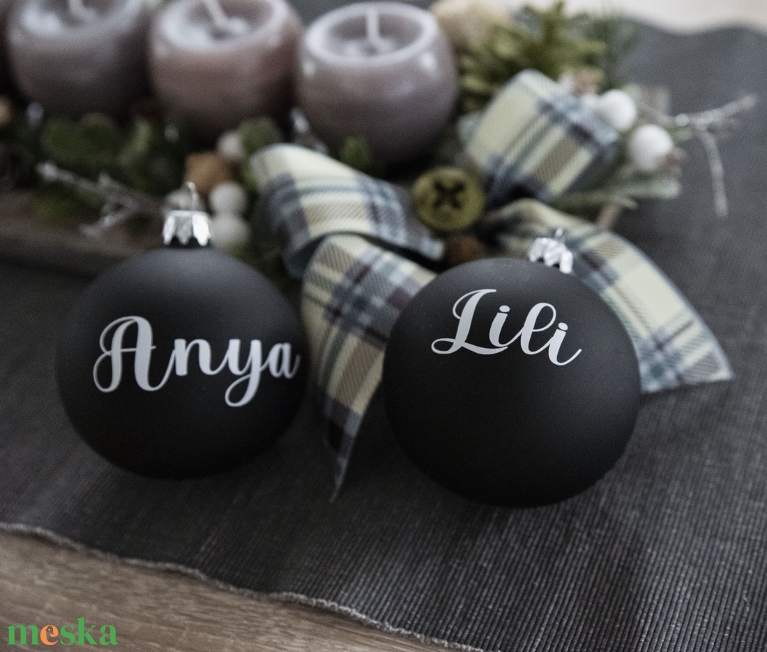 Karácsonyfa gömb egyedi felirattal matt fekete - karácsony - karácsonyi lakásdekoráció - karácsonyfadíszek - Meska.hu