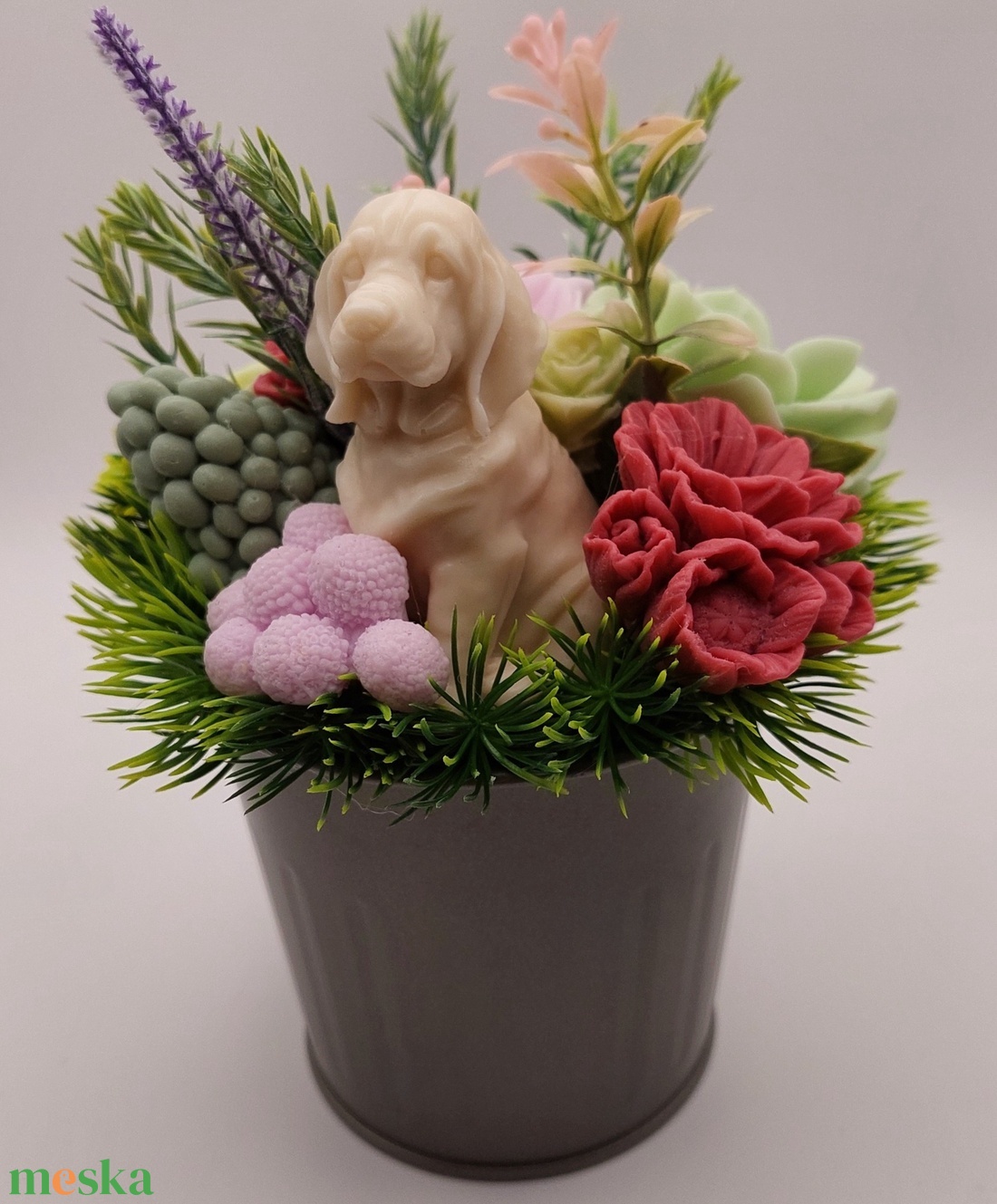 Kutyusos fém kaspó szappanvirágokkal - otthon & életmód - dekoráció - virágdísz és tartó - csokor & virágdísz - Meska.hu