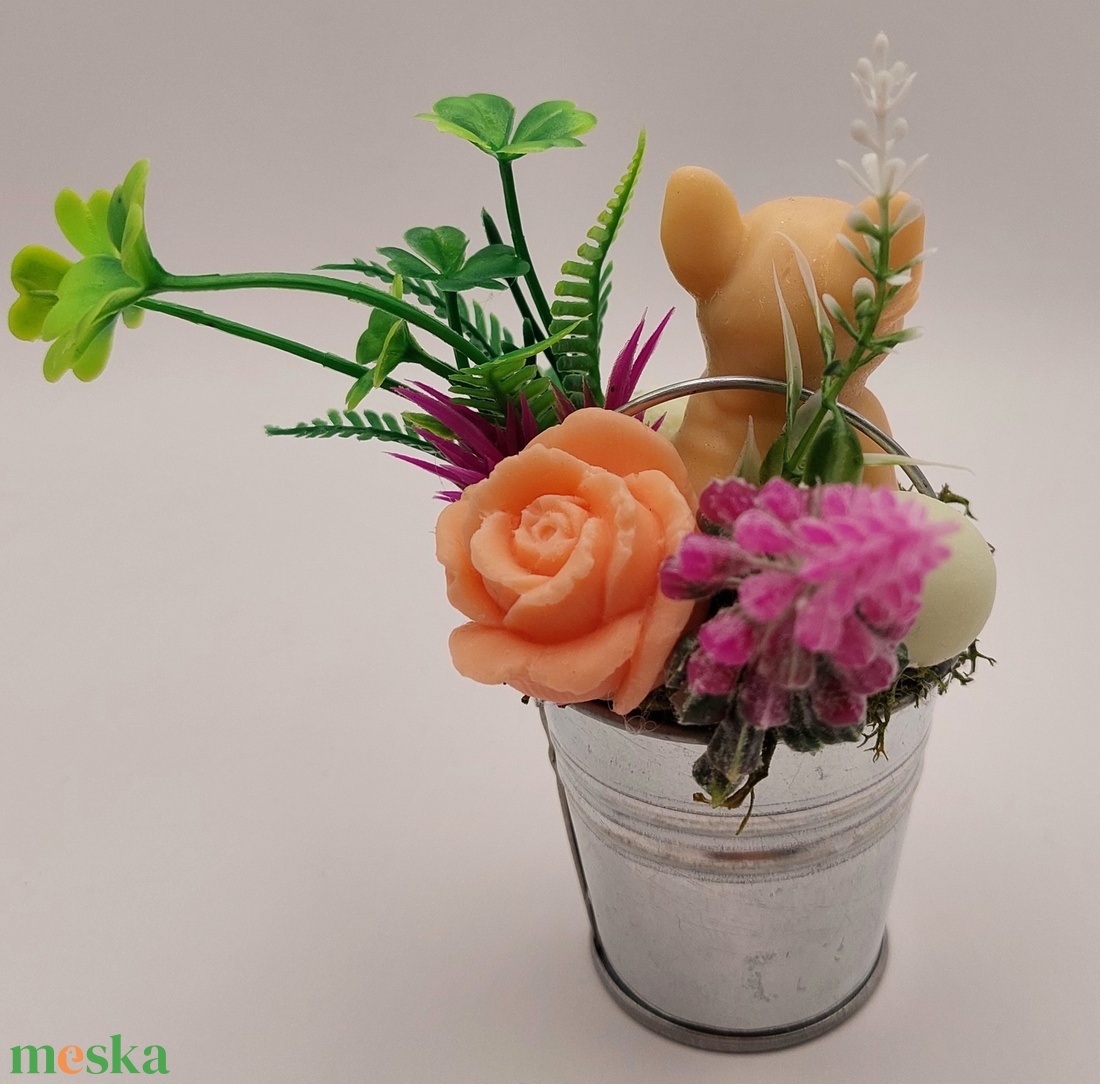 Mopsz szappanvirágokkal - otthon & életmód - dekoráció - virágdísz és tartó - csokor & virágdísz - Meska.hu Mopsz szappanvirágokkal - otthon & életmód - dekoráció - virágdísz és tartó - csokor & virágdísz - Meska.hu