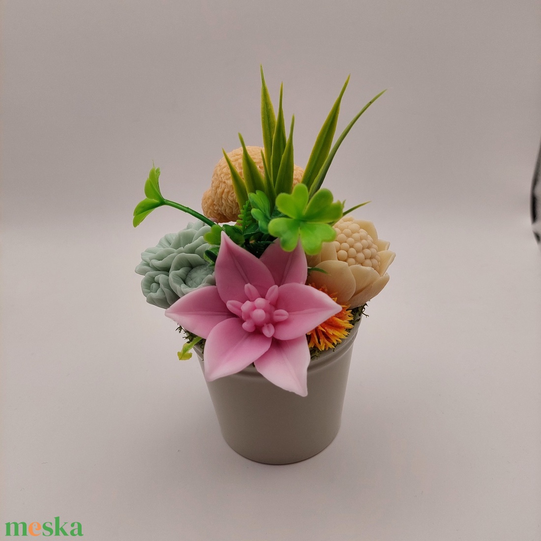 Kiskutyusos szappanvirágos kaspó - otthon & életmód - dekoráció - virágdísz és tartó - csokor & virágdísz - Meska.hu Kiskutyusos szappanvirágos kaspó - otthon & életmód - dekoráció - virágdísz és tartó - csokor & virágdísz - Meska.hu