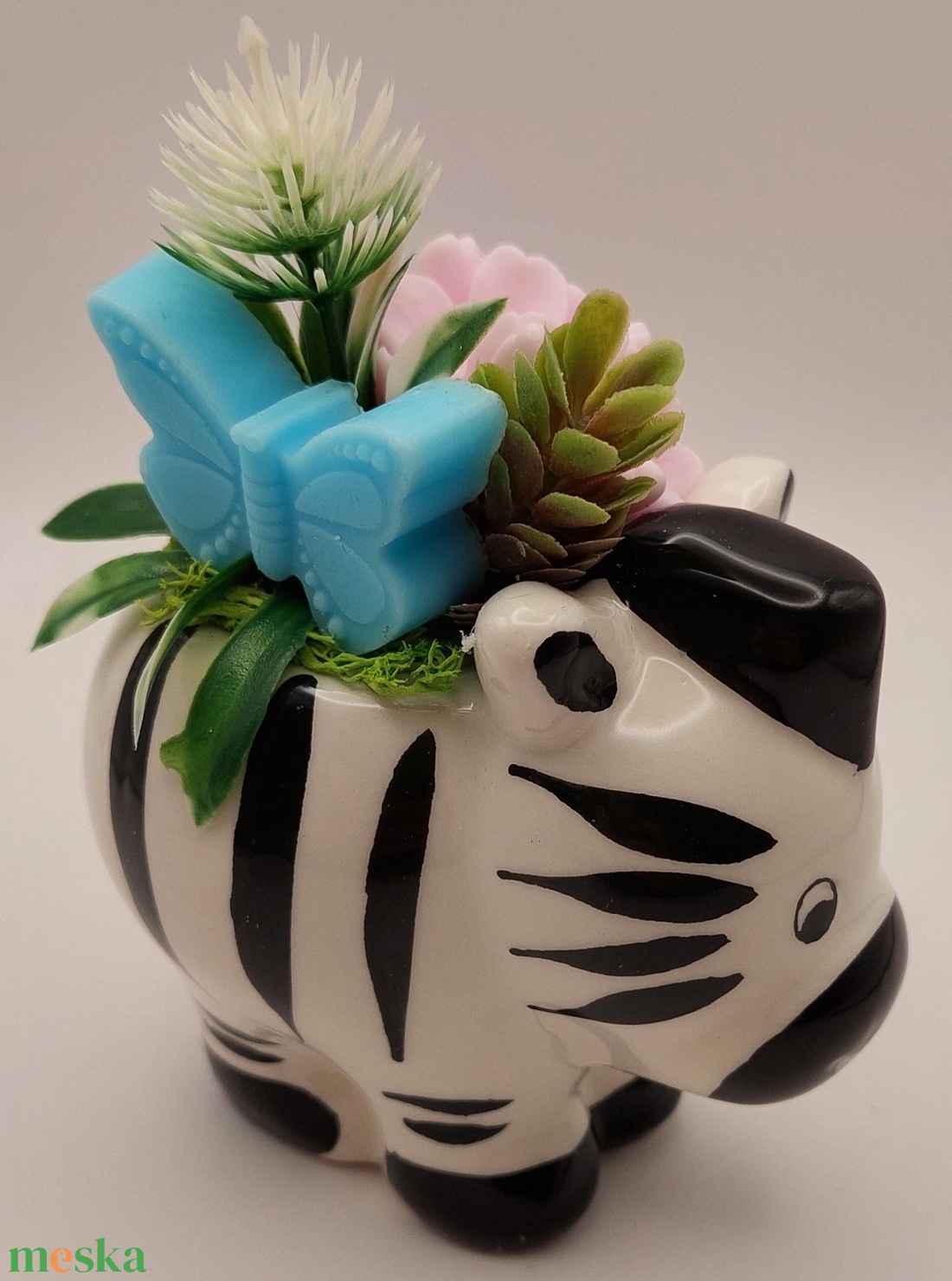 Zebra kaspó szappanvirágokkal - otthon & életmód - dekoráció - virágdísz és tartó - csokor & virágdísz - Meska.hu