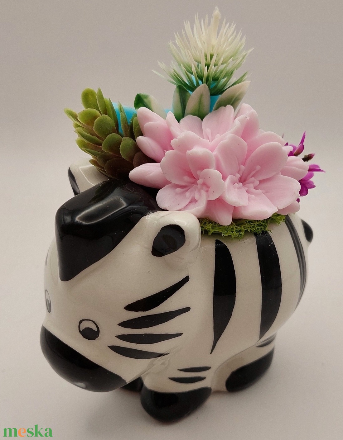 Zebra kaspó szappanvirágokkal - otthon & életmód - dekoráció - virágdísz és tartó - csokor & virágdísz - Meska.hu