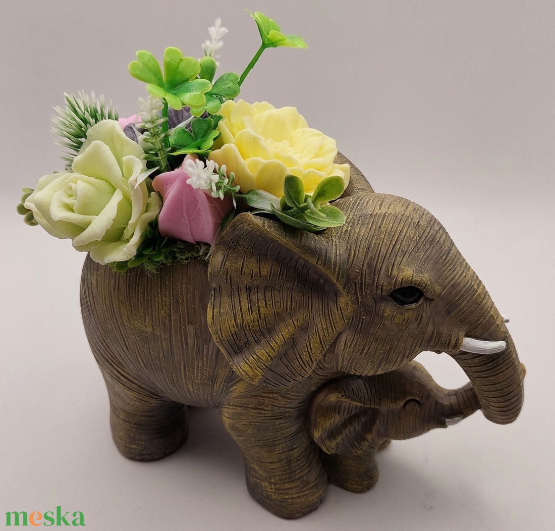 Elefántcsalád szappanvirágokkal - otthon & életmód - dekoráció - virágdísz és tartó - csokor & virágdísz - Meska.hu