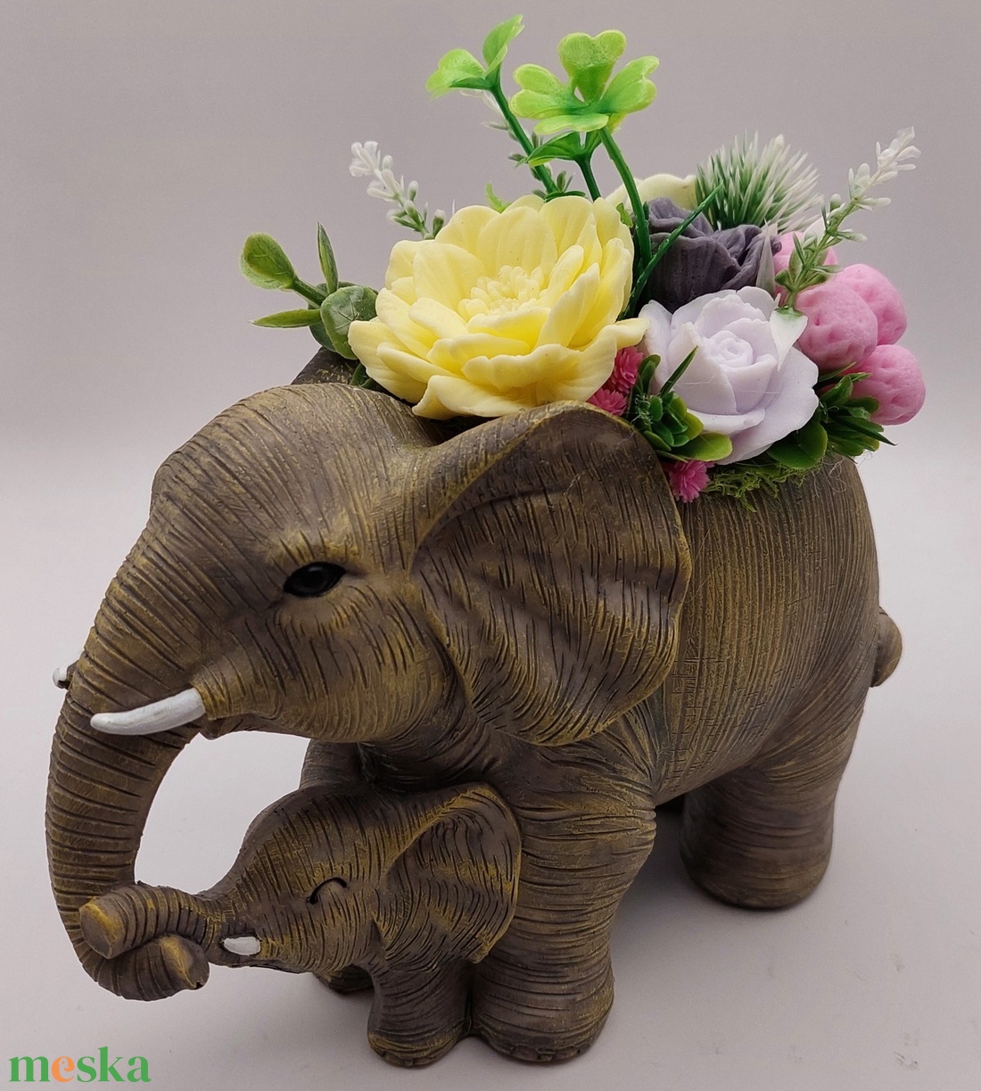Elefántcsalád szappanvirágokkal - otthon & életmód - dekoráció - virágdísz és tartó - csokor & virágdísz - Meska.hu