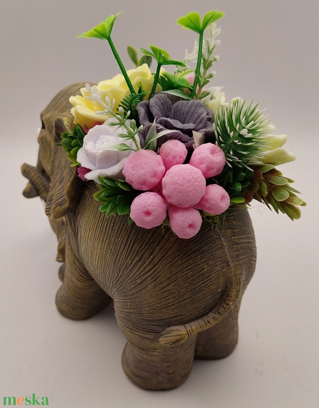 Elefántcsalád szappanvirágokkal - otthon & életmód - dekoráció - virágdísz és tartó - csokor & virágdísz - Meska.hu