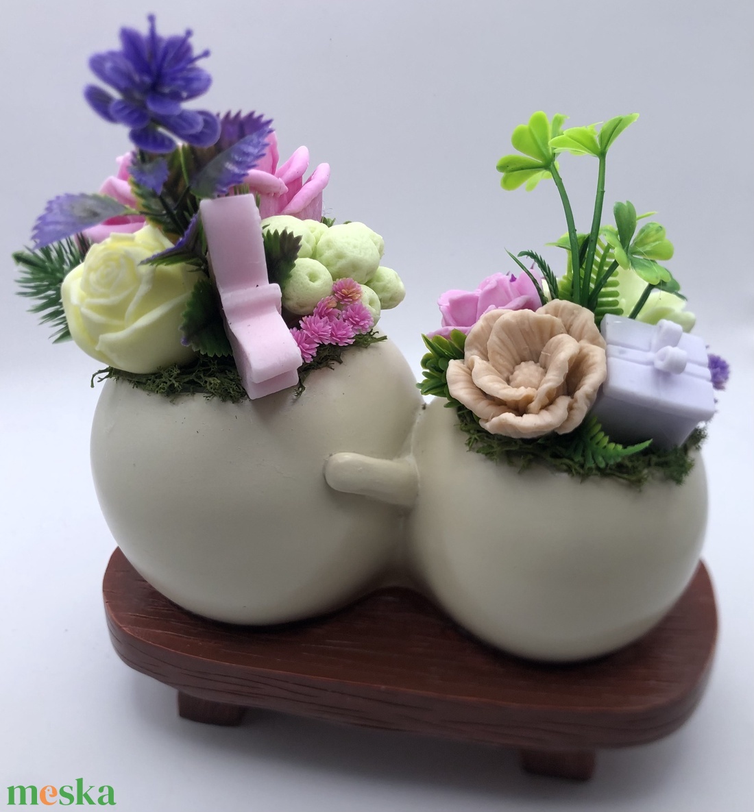 Aranyos gömbis kaspó szappanvirágokkal - otthon & életmód - dekoráció - virágdísz és tartó - csokor & virágdísz - Meska.hu