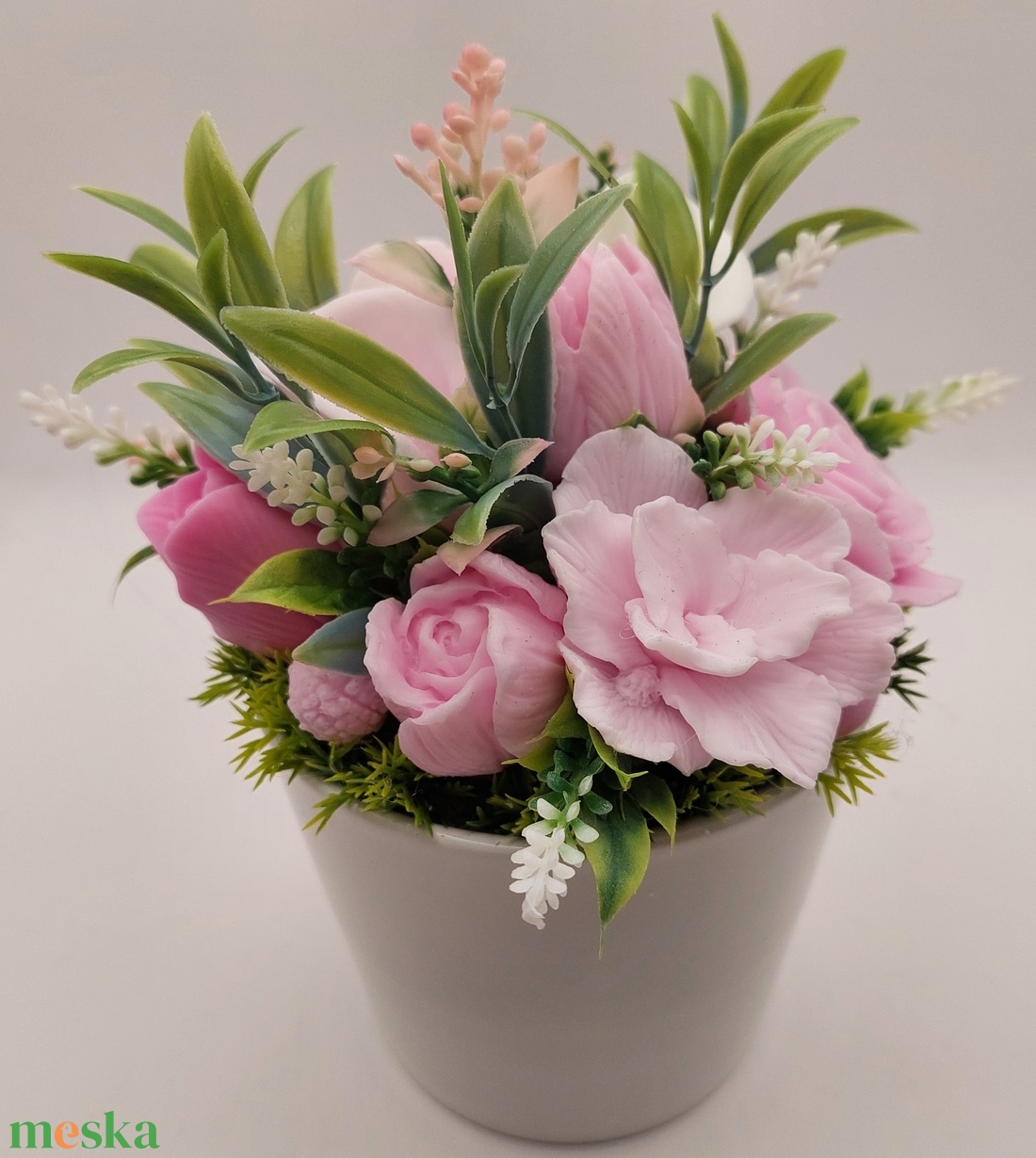 Rózsaszín szappanvirágok fehér kerámia kaspóban - otthon & életmód - virágdekoráció - virágok - virágbox - Meska.hu