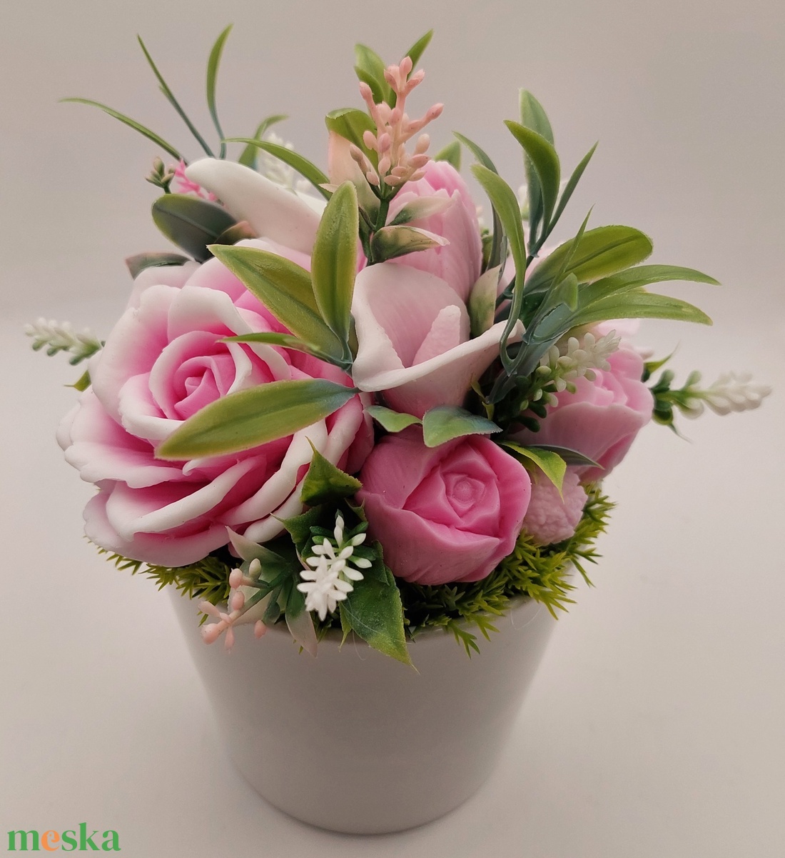 Rózsaszín szappanvirágok fehér kerámia kaspóban - otthon & életmód - virágdekoráció - virágok - virágbox - Meska.hu