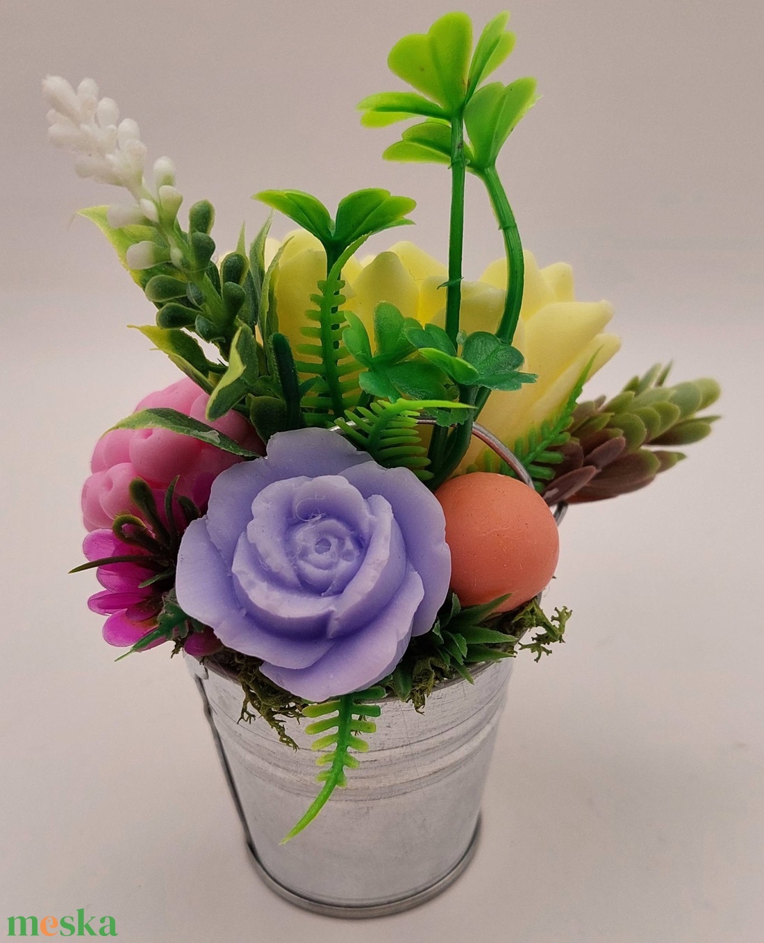 Szappanvirágok kis fémvödörben - otthon & életmód - virágdekoráció - virágdíszek - asztali virágdísz - Meska.hu
