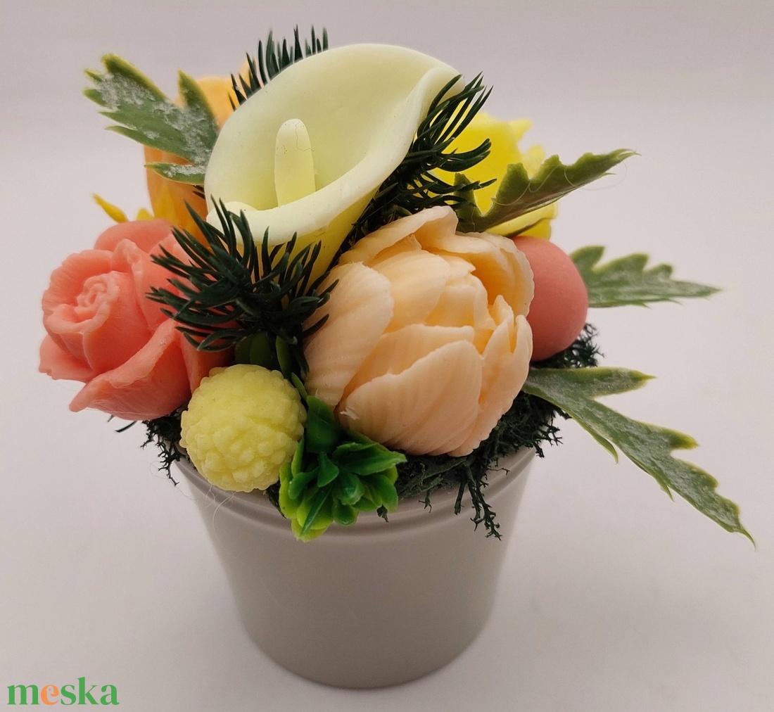 Sárga kompozíció kerámia kaspóban - otthon & életmód - virágdekoráció - virágdíszek - asztali virágdísz - Meska.hu