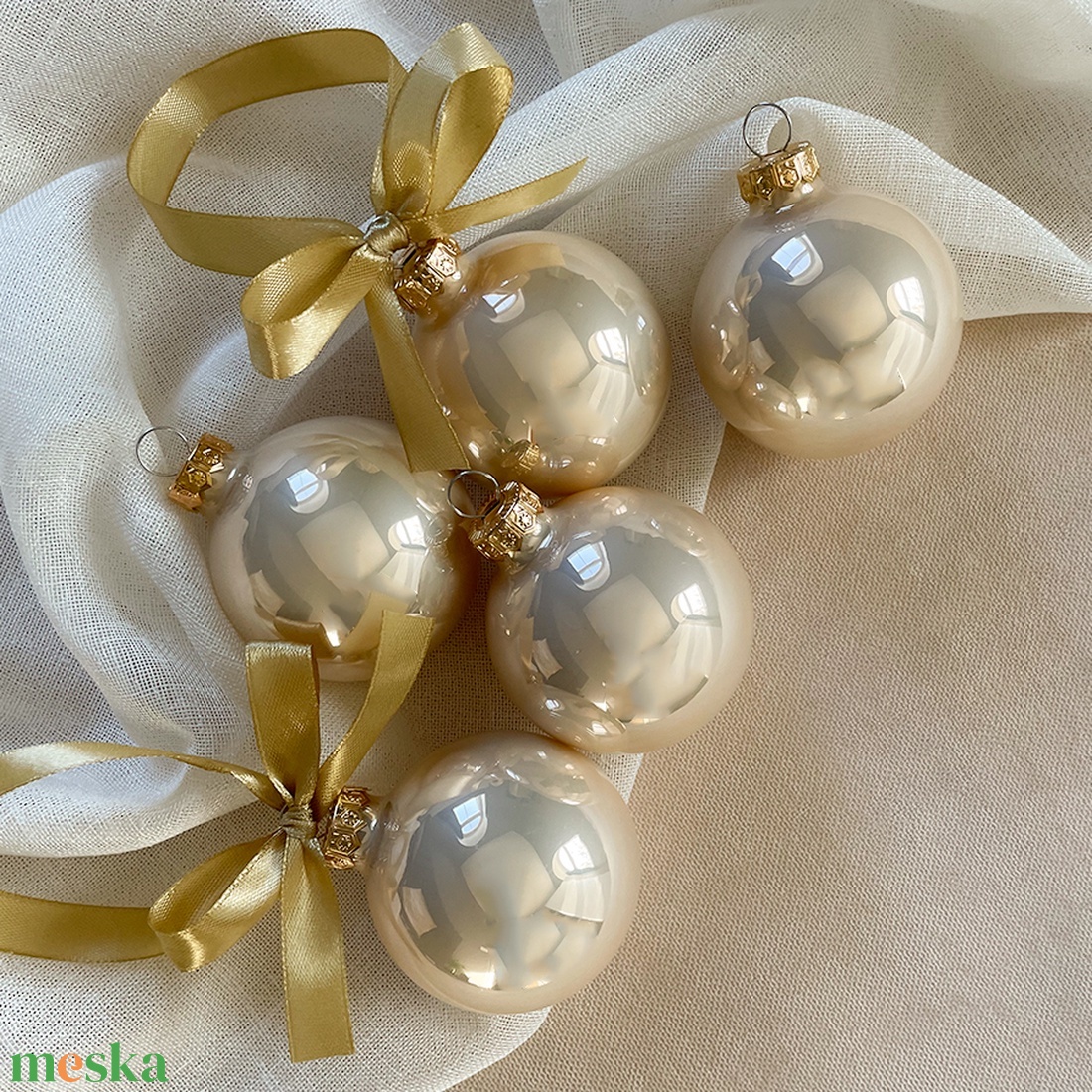 FÉNYES PEZSGŐARANY - Egyedi feliratú karácsonyi üveggömb - karácsony - karácsonyi lakásdekoráció - karácsonyfadíszek - Meska.hu