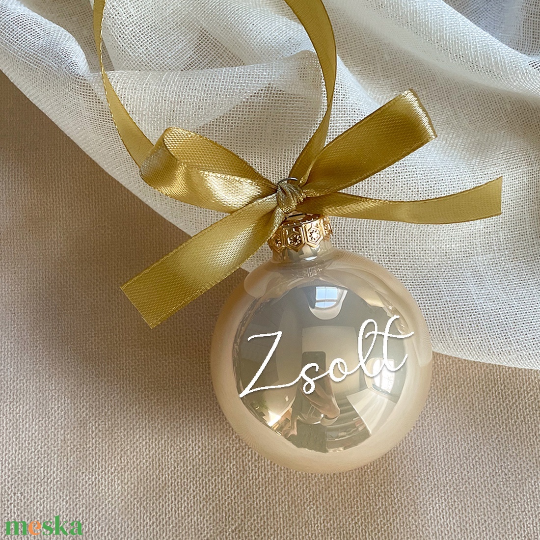 FÉNYES PEZSGŐARANY - Egyedi feliratú karácsonyi üveggömb - karácsony - karácsonyi lakásdekoráció - karácsonyfadíszek - Meska.hu