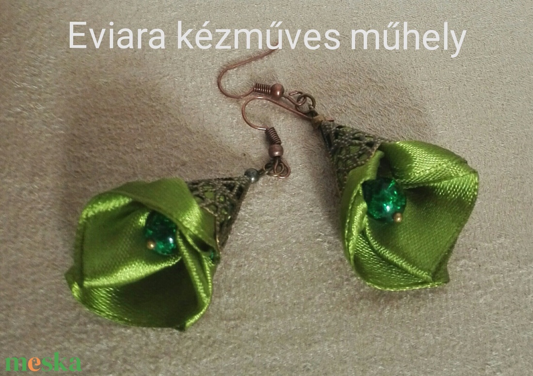 Jázmin zöld fülbevaló, textil ékszer - ékszer - fülbevaló - lógó fülbevaló - Meska.hu