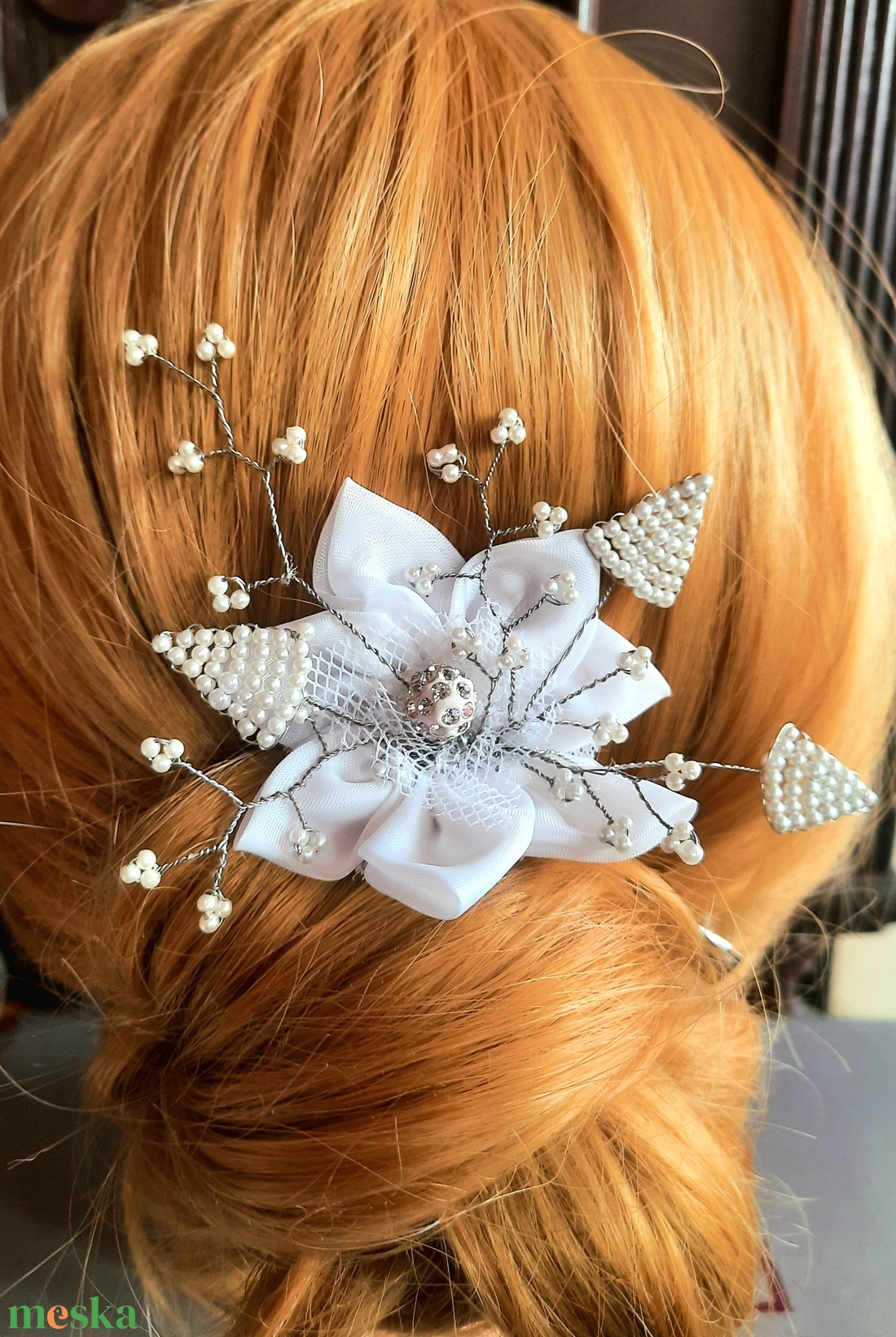 Virágos gyöngyös hajtű - esküvő - hajdísz - hajtű - Meska.hu