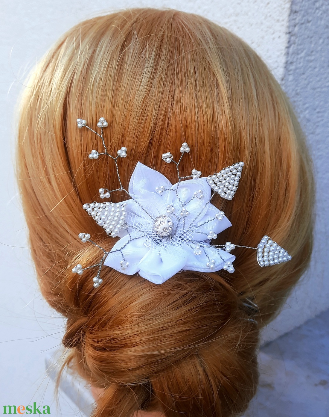 Virágos gyöngyös hajtű - esküvő - hajdísz - hajtű - Meska.hu