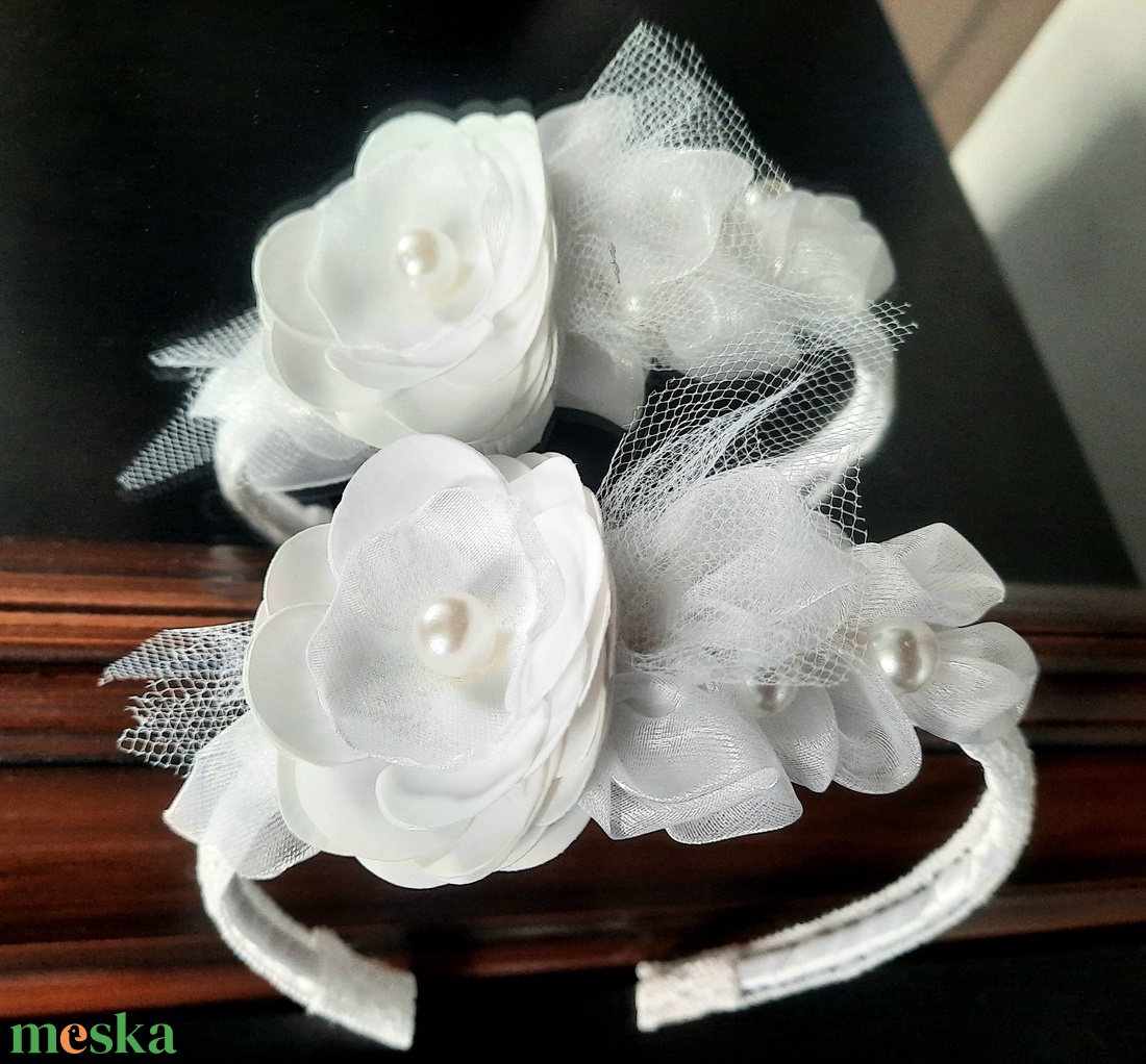 Fehér vintage hajdísz - esküvő - hajdísz - hajpánt - Meska.hu