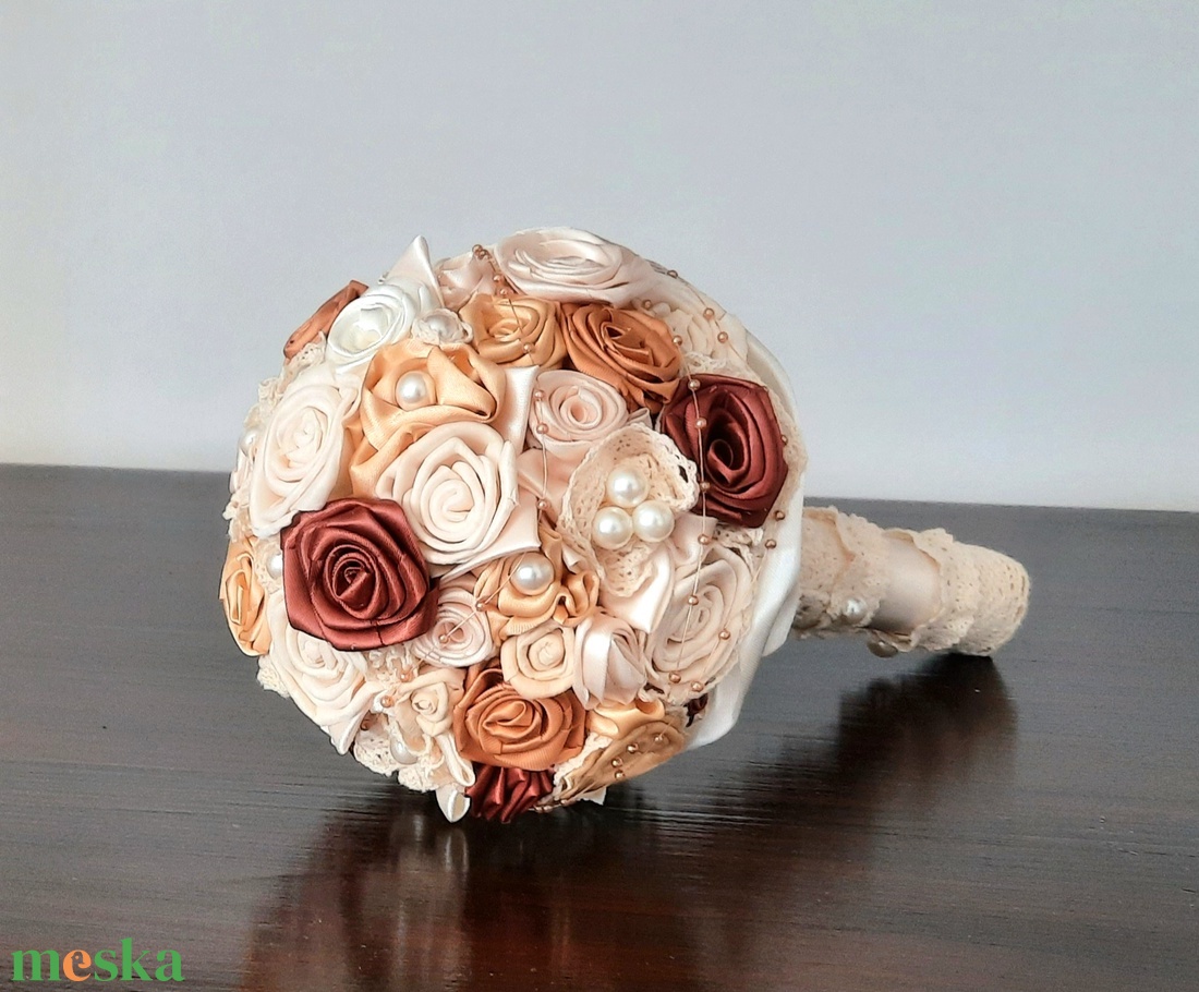 Bieder gömbcsokor - esküvő - menyasszonyi- és dobócsokor - Meska.hu