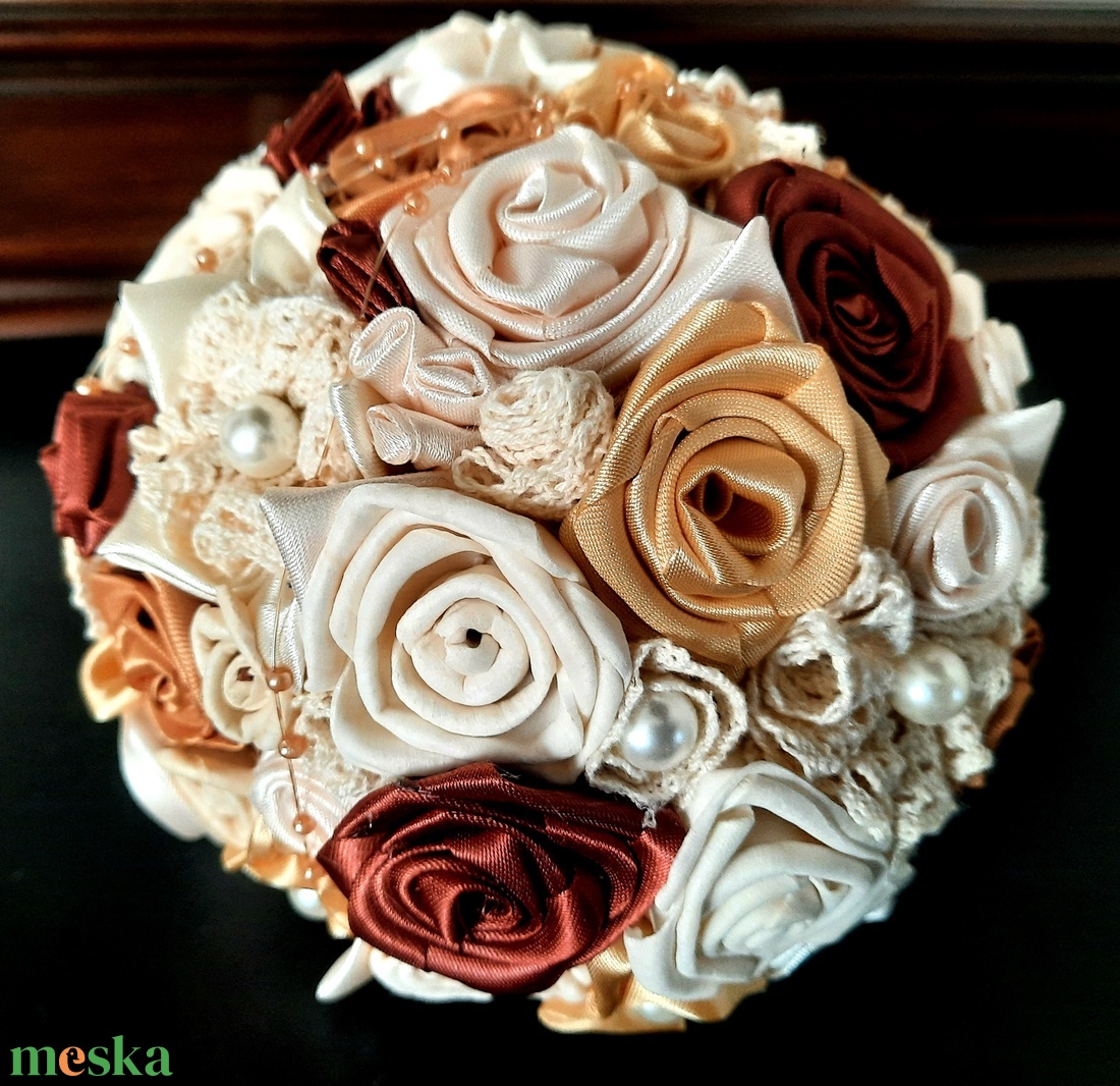 Bieder gömbcsokor - esküvő - menyasszonyi- és dobócsokor - Meska.hu