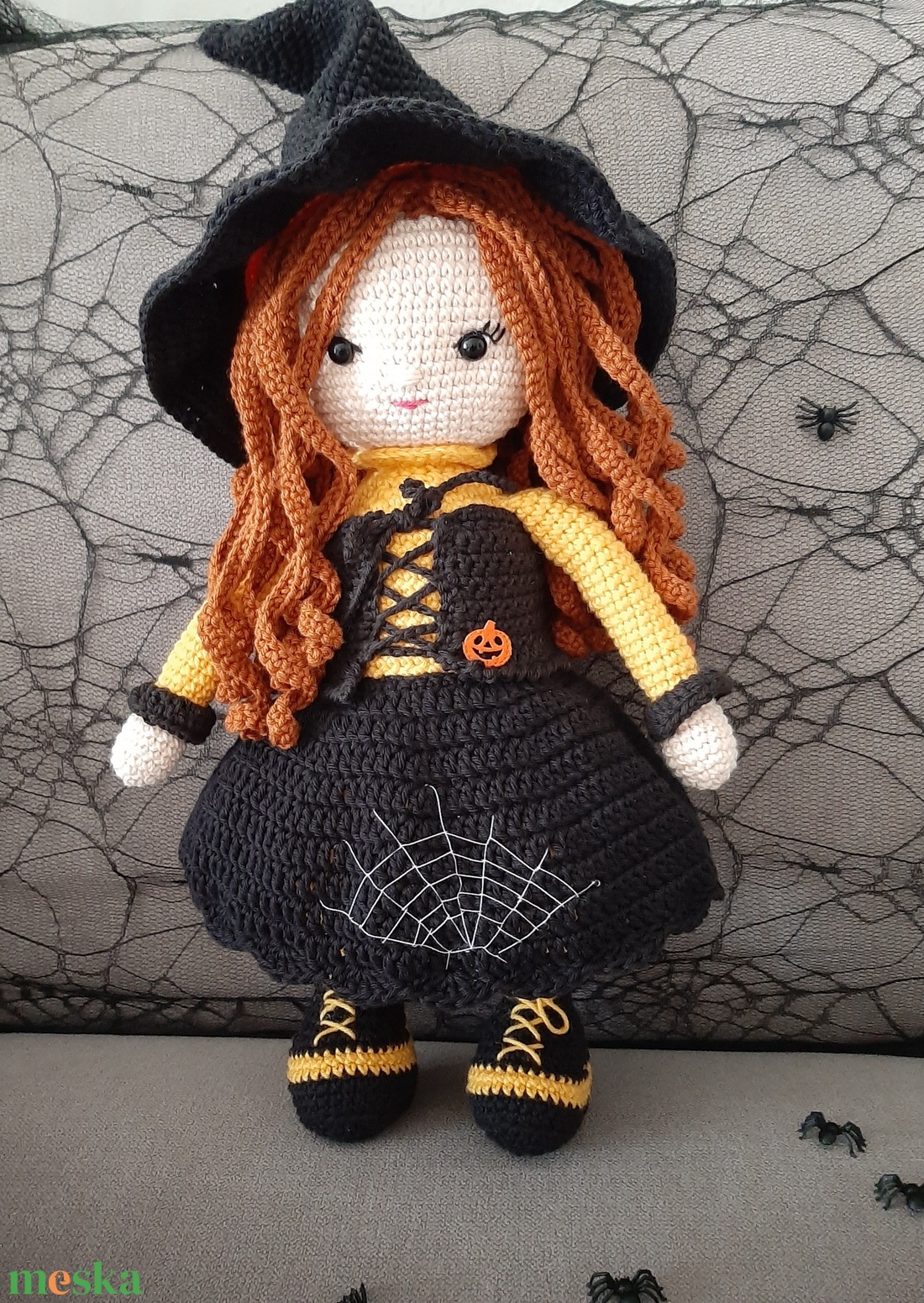 A boszorkány,aki nem ijeszt,hanem elvarázsol. - otthon & életmód - dekoráció - halloween - halloweeni figurák - Meska.hu