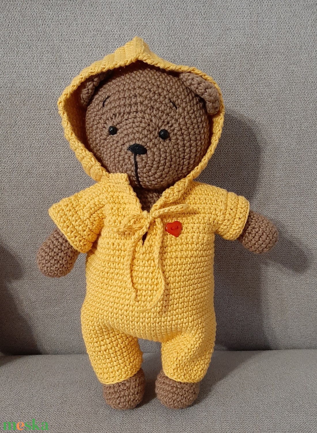 Kismaci szivecskés overallban - játék & sport - plüssállat & játékfigura - maci - Meska.hu