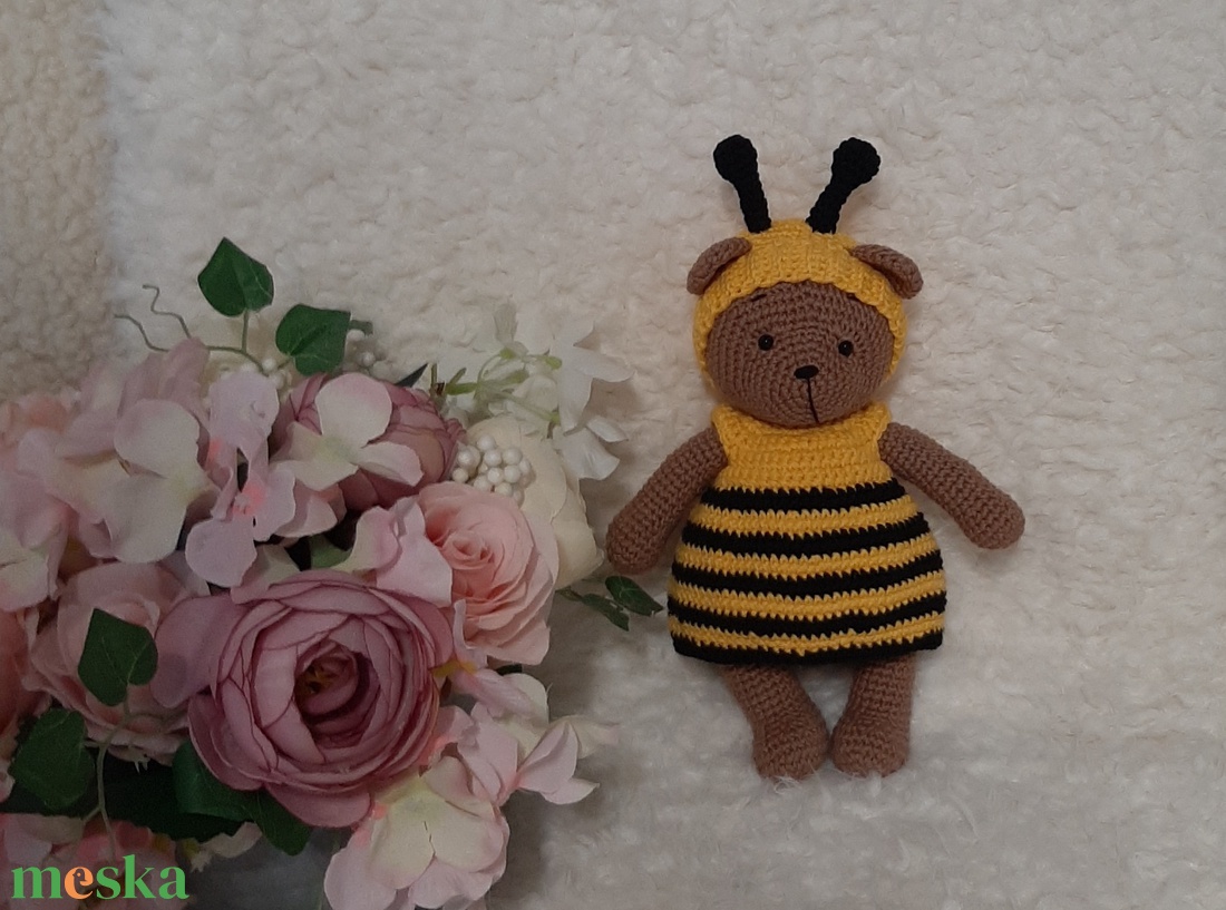 Kismaci méhecskés ruhában - játék & sport - plüssállat & játékfigura - maci - Meska.hu