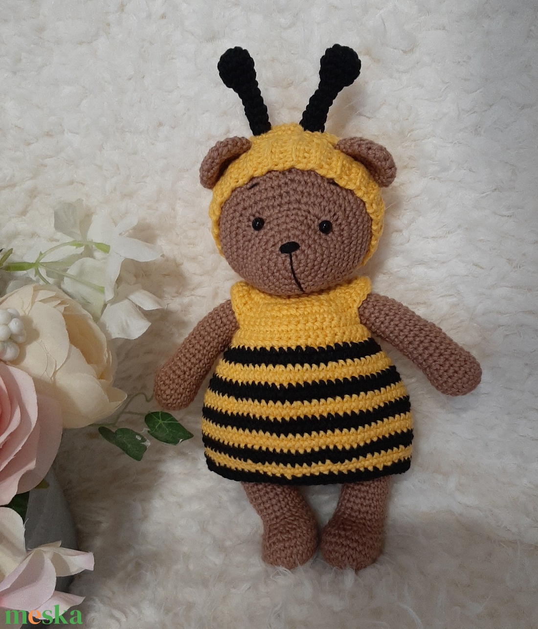 Kismaci méhecskés ruhában - játék & sport - plüssállat & játékfigura - maci - Meska.hu