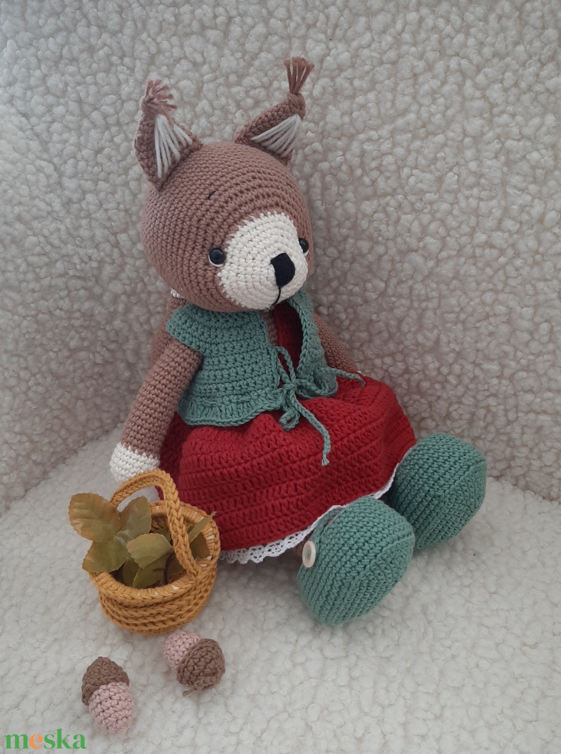 Mókus kiskosárral - játék & sport - plüssállat & játékfigura - más figura - Meska.hu