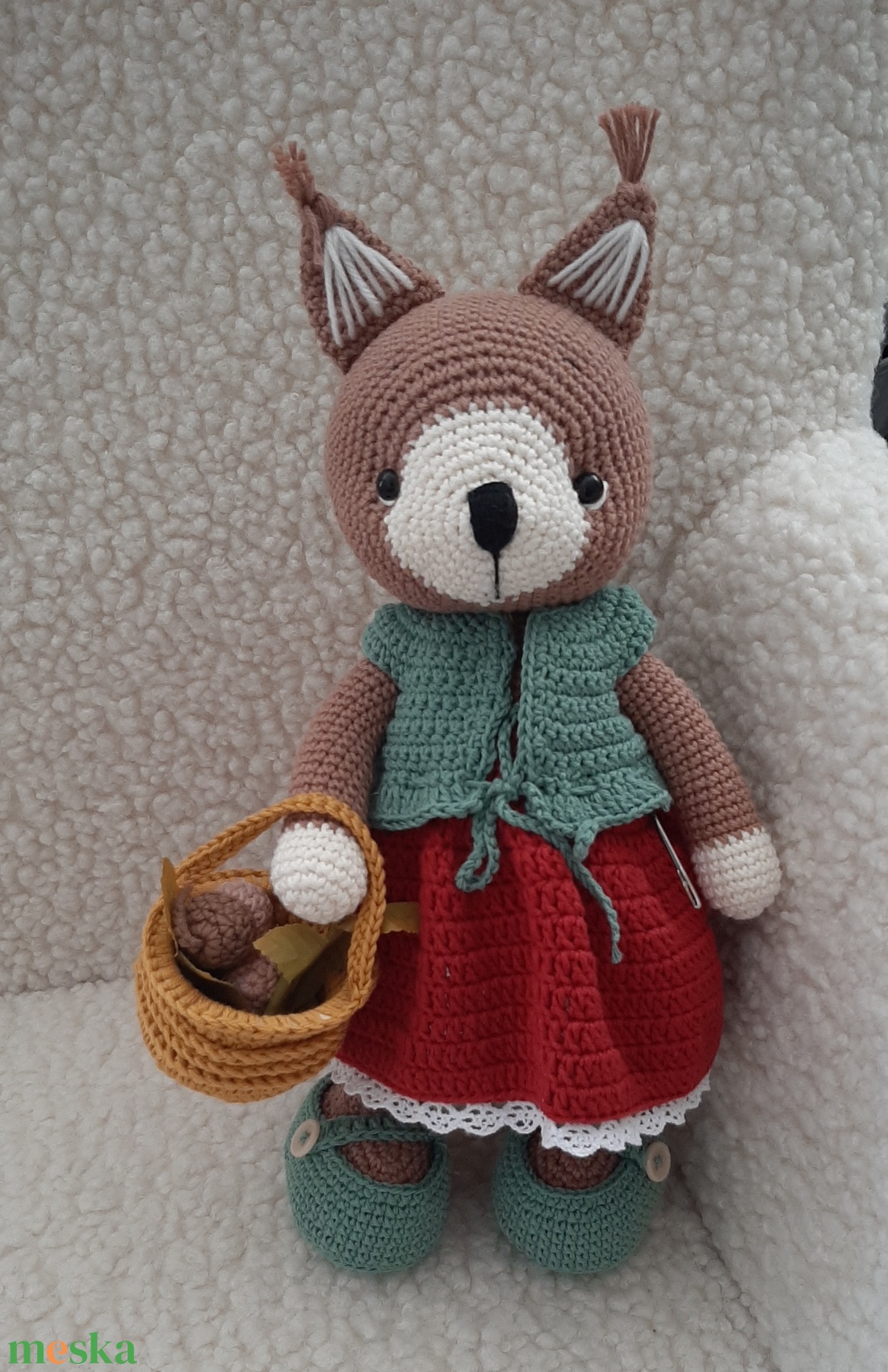 Mókus kiskosárral - játék & sport - plüssállat & játékfigura - más figura - Meska.hu