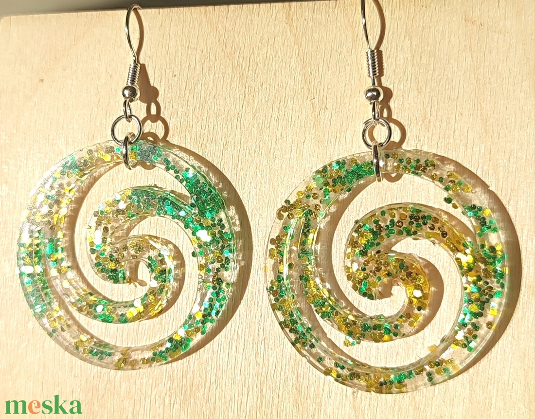 Gyanta csillogó fülbevaló  - ékszer - fülbevaló - fülékszer - Meska.hu