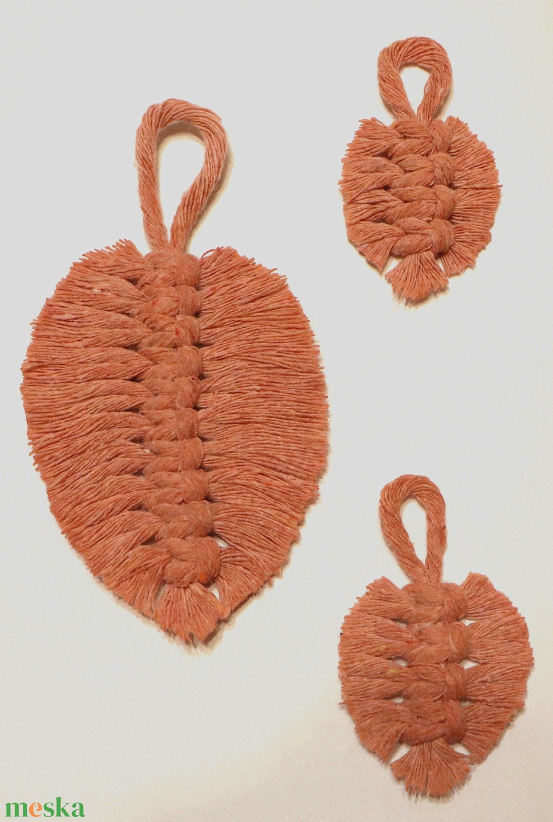 AKCIÓ!!! Makramé levél dekorációk - otthon & életmód - dekoráció - ajtó- és ablak dekoráció - ablakdísz - Meska.hu